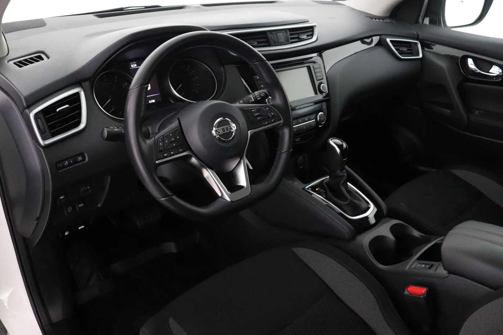 NISSAN Qashqai ZNB-276 carousel image