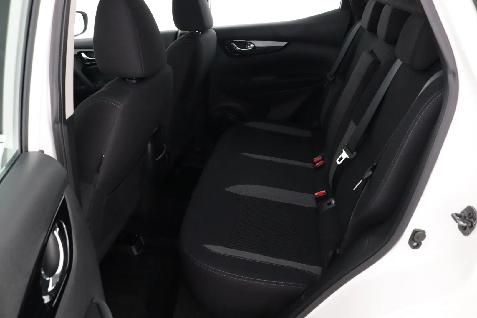 NISSAN Qashqai ZNB-276 carousel image