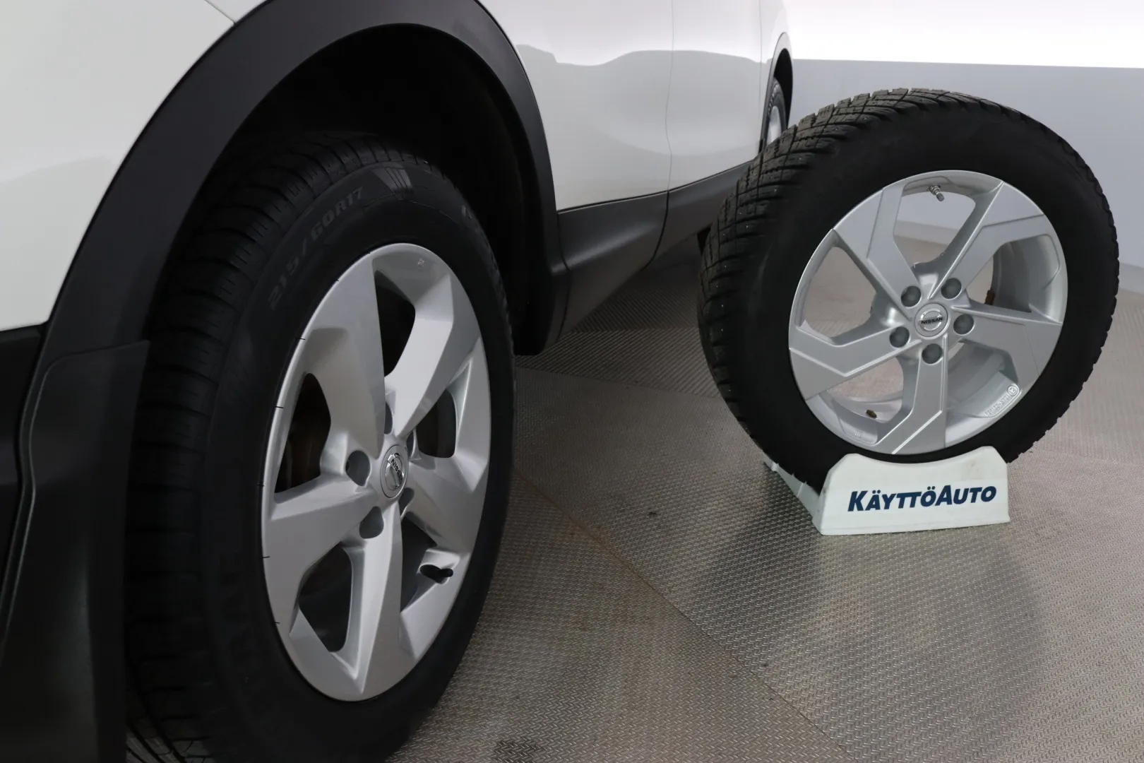 NISSAN Qashqai ZNB-276 carousel image