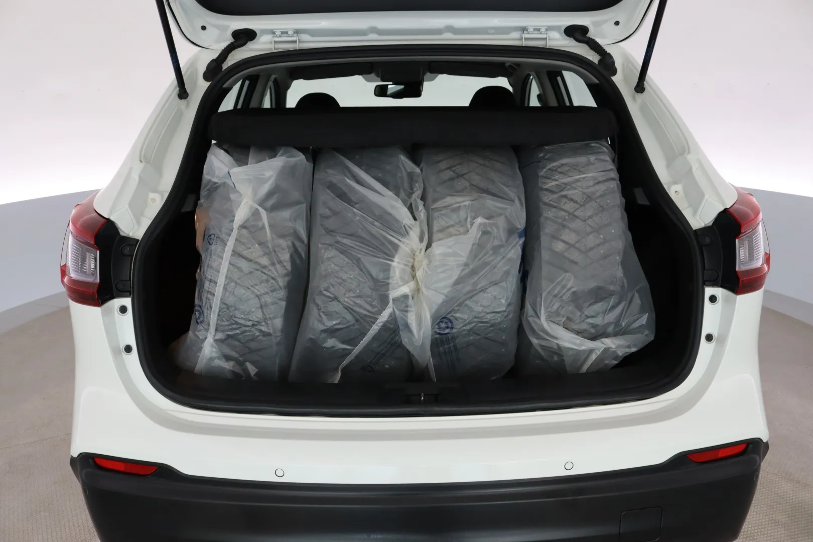 NISSAN Qashqai ZNB-276 carousel image