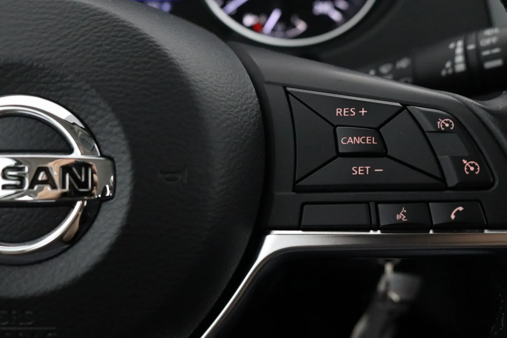 NISSAN Qashqai ZNB-276 carousel image