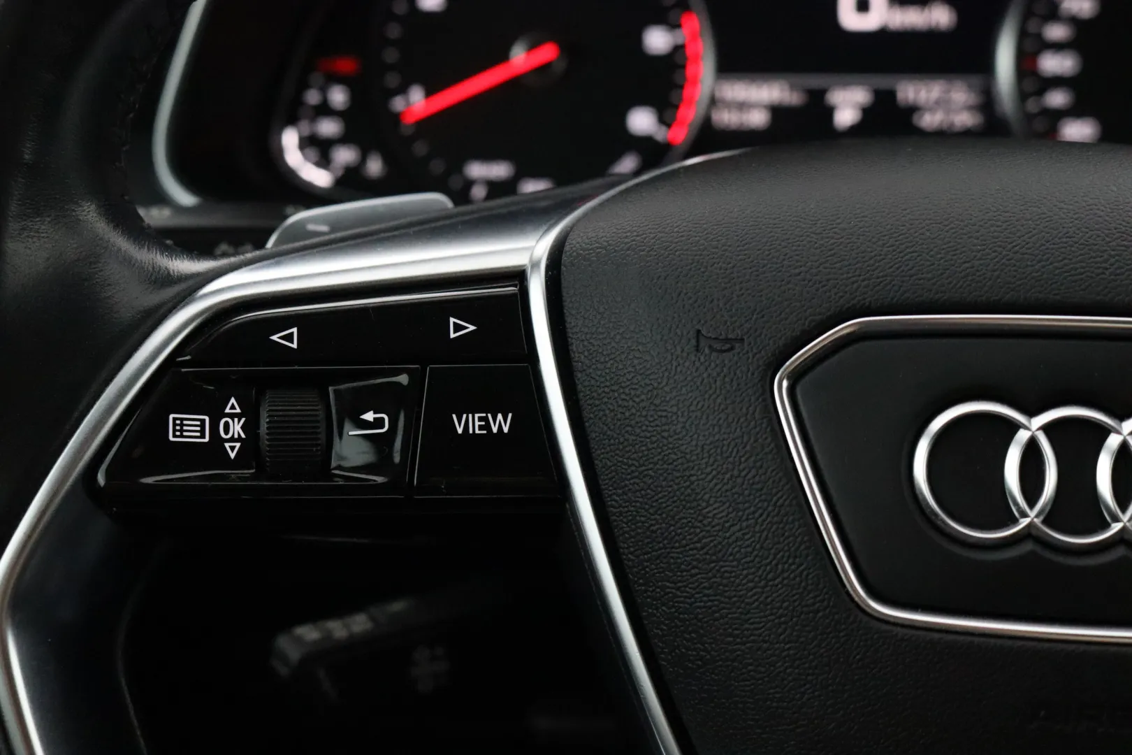 AUDI A6 XPC-534 carousel image