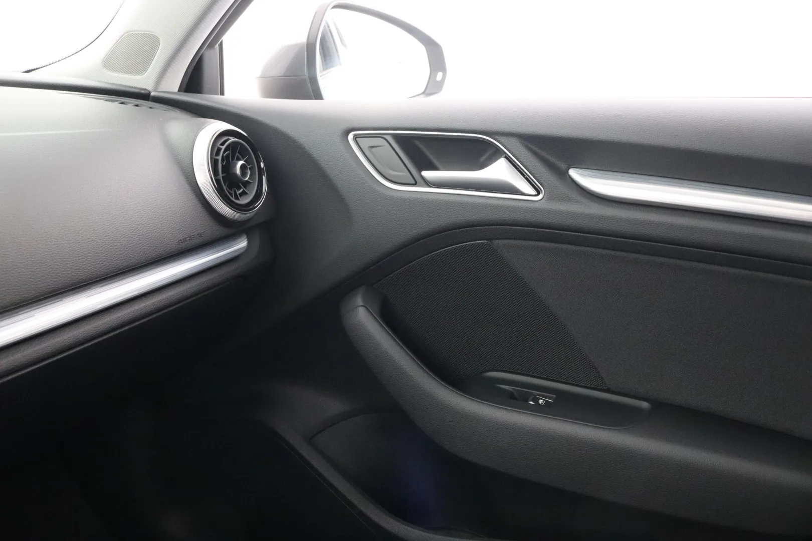AUDI e-tron IPM-674 carousel image