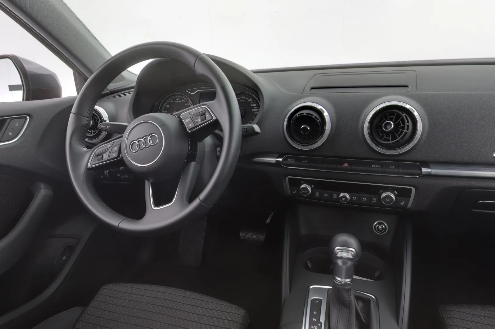 AUDI e-tron IPM-674 carousel image