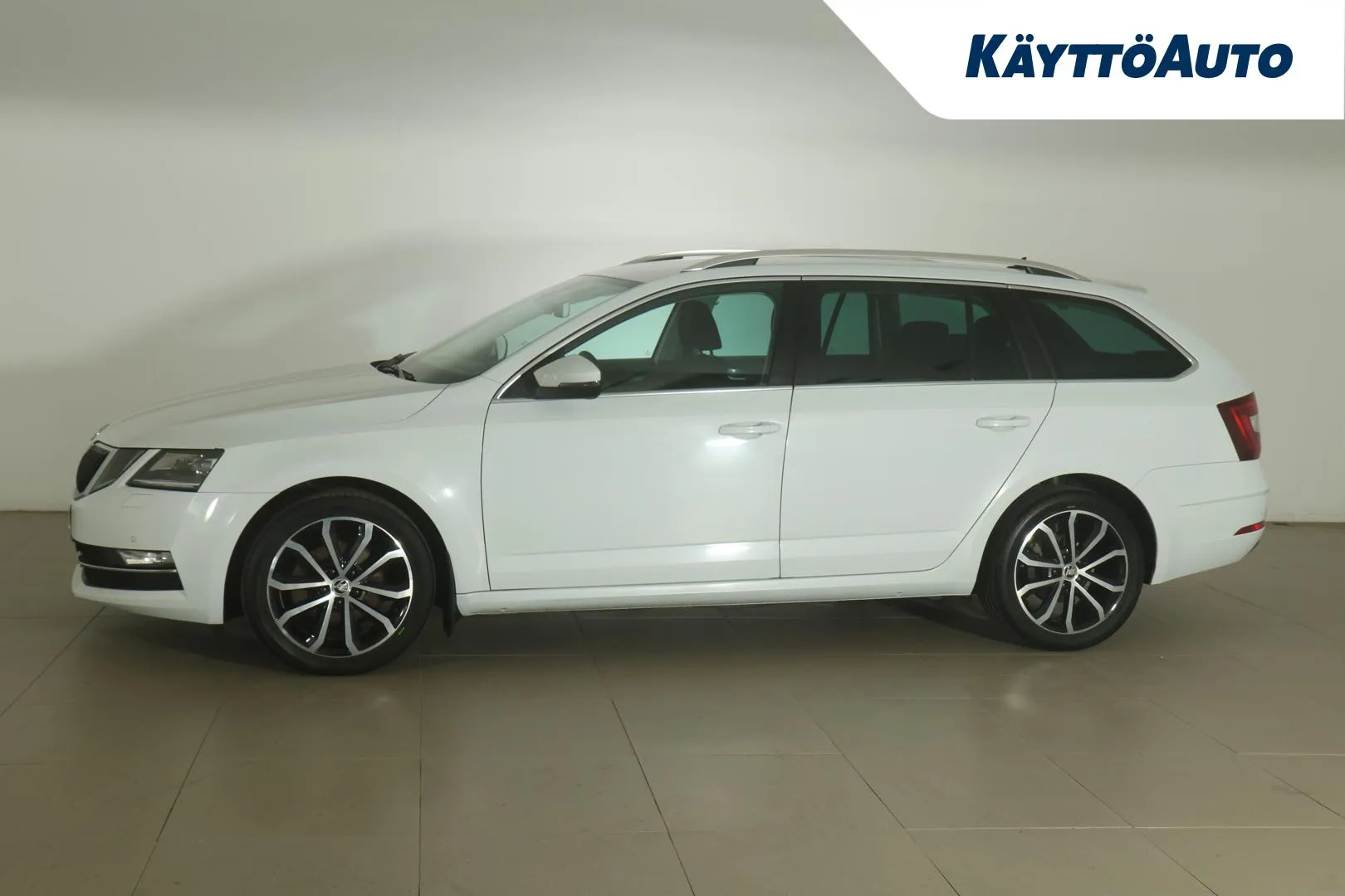 SKODA Octavia GOA-568 carousel image