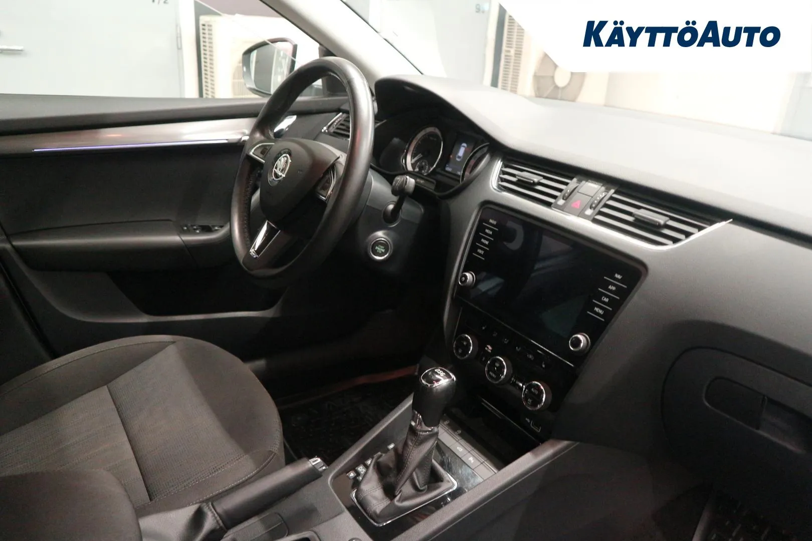 SKODA Octavia GOA-568 carousel image