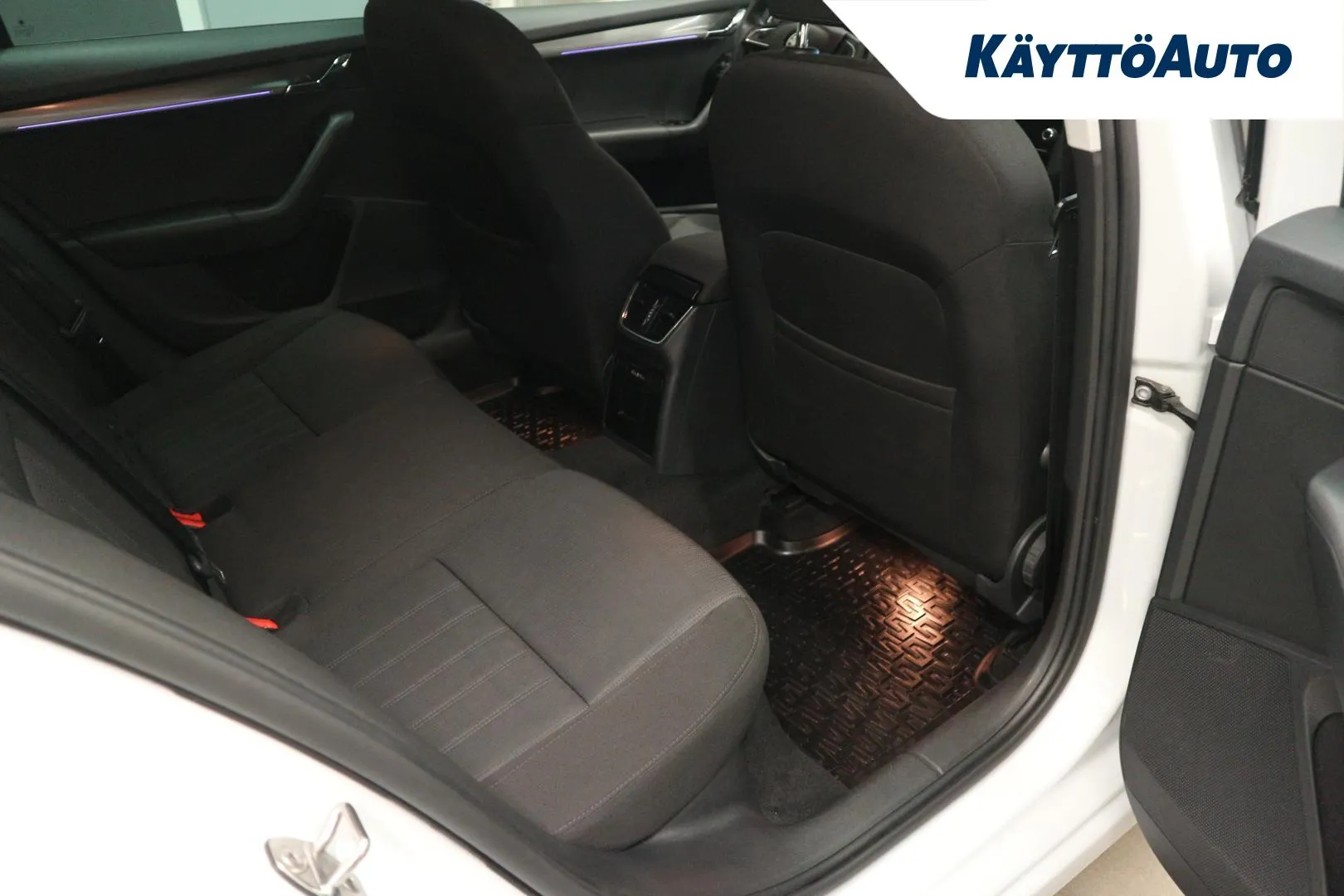 SKODA Octavia GOA-568 carousel image
