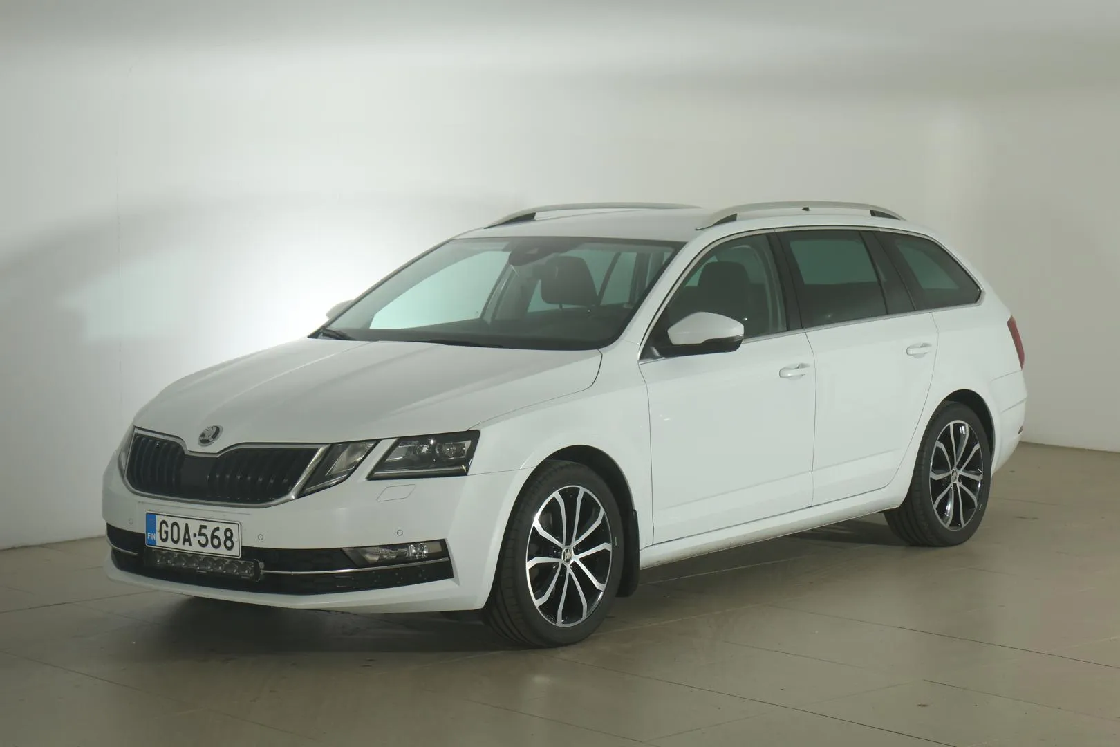 SKODA Octavia GOA-568 carousel image