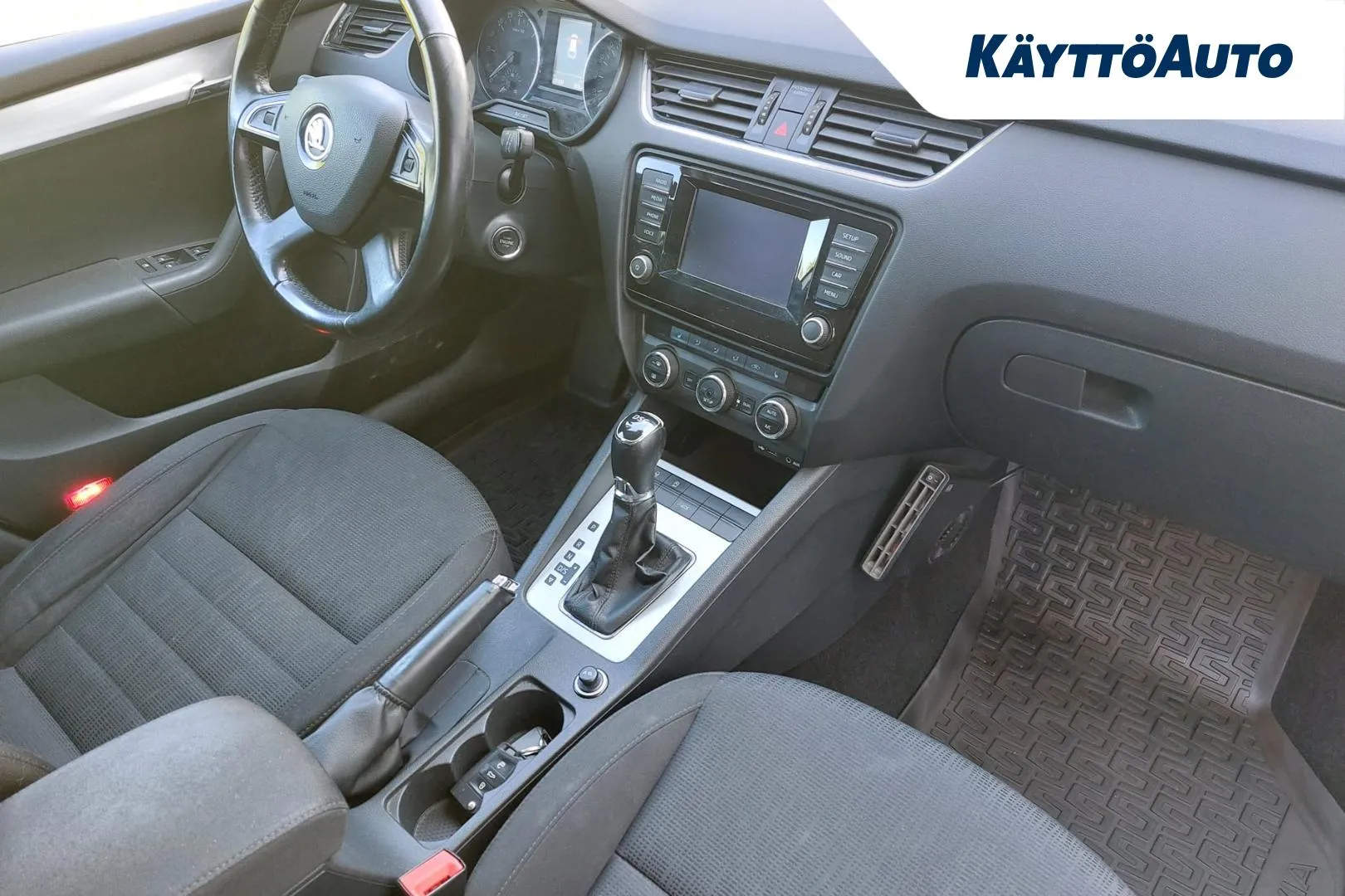 SKODA Octavia MLU-587 carousel image