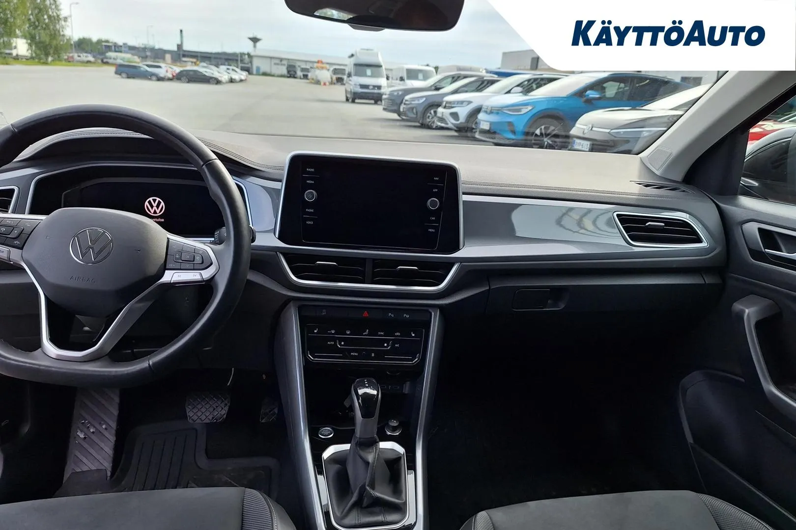 VOLKSWAGEN T-Roc XKZ-221 carousel image