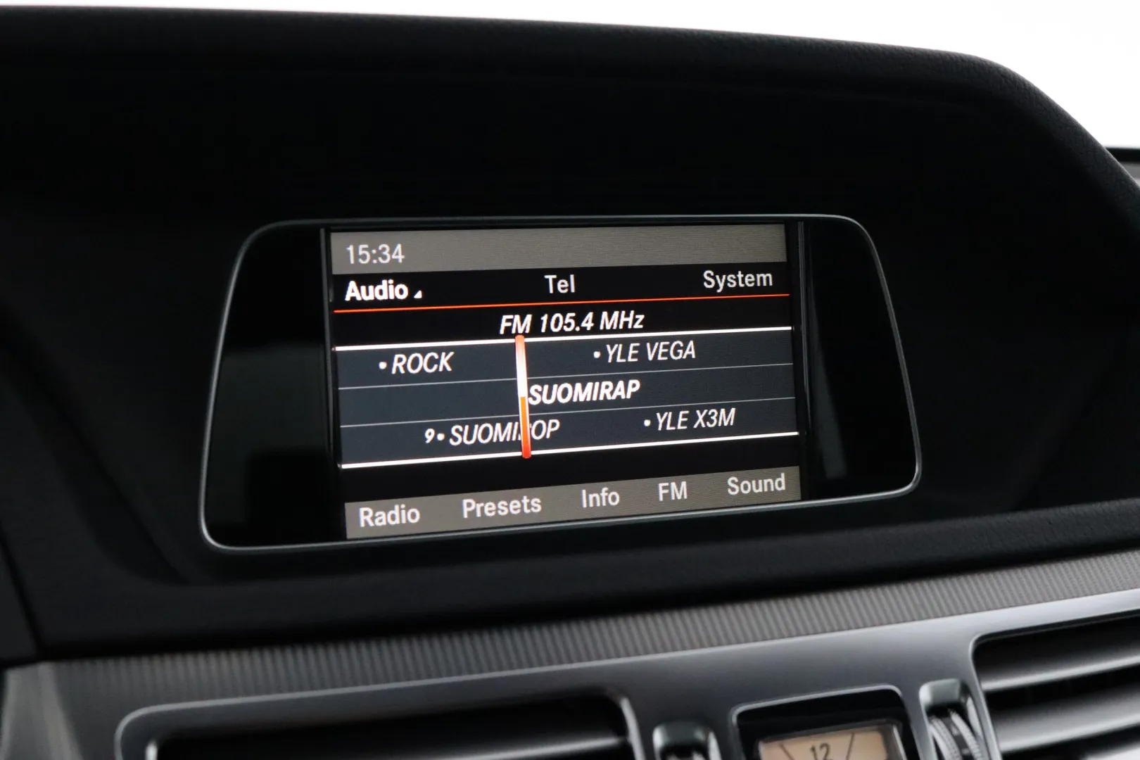 MERCEDES-BENZ E BUH-480 carousel image