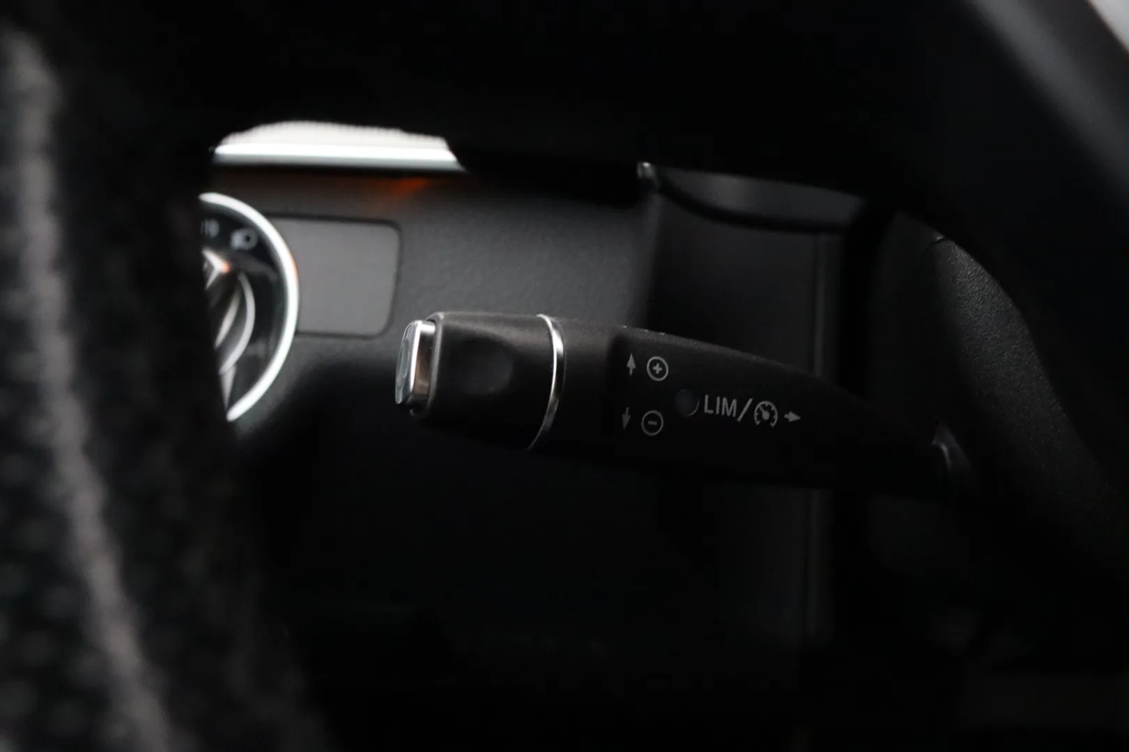 MERCEDES-BENZ E BUH-480 carousel image