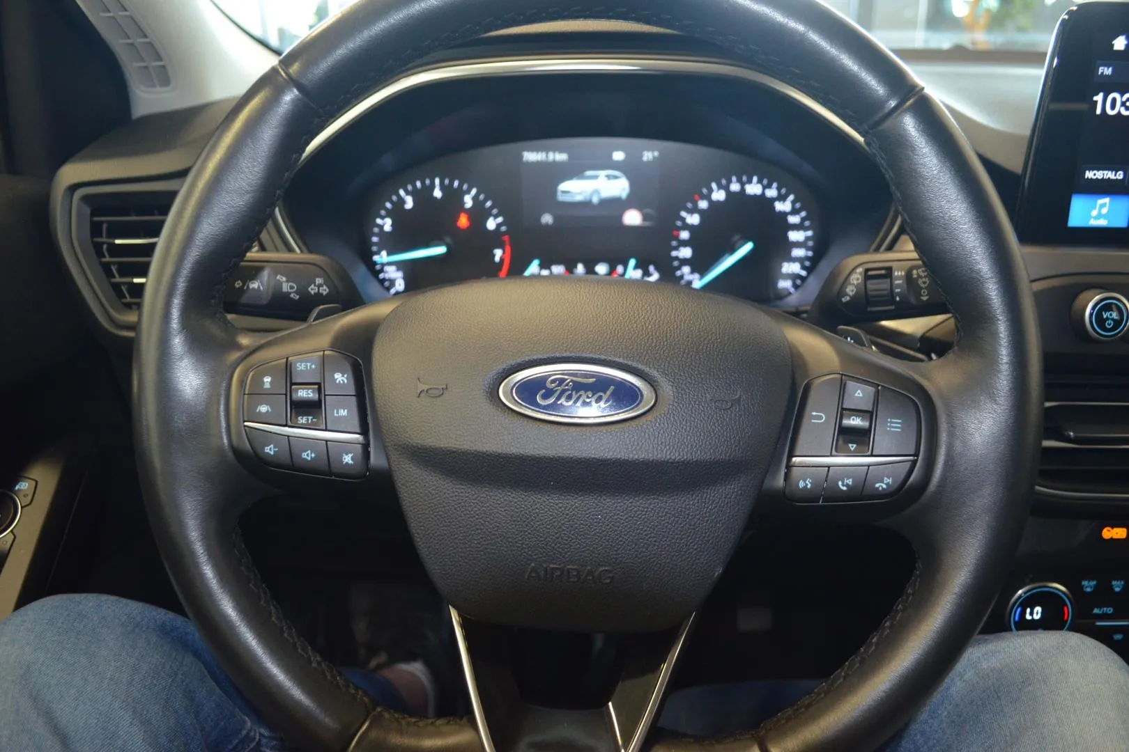 FORD Focus YLH-669 carousel image