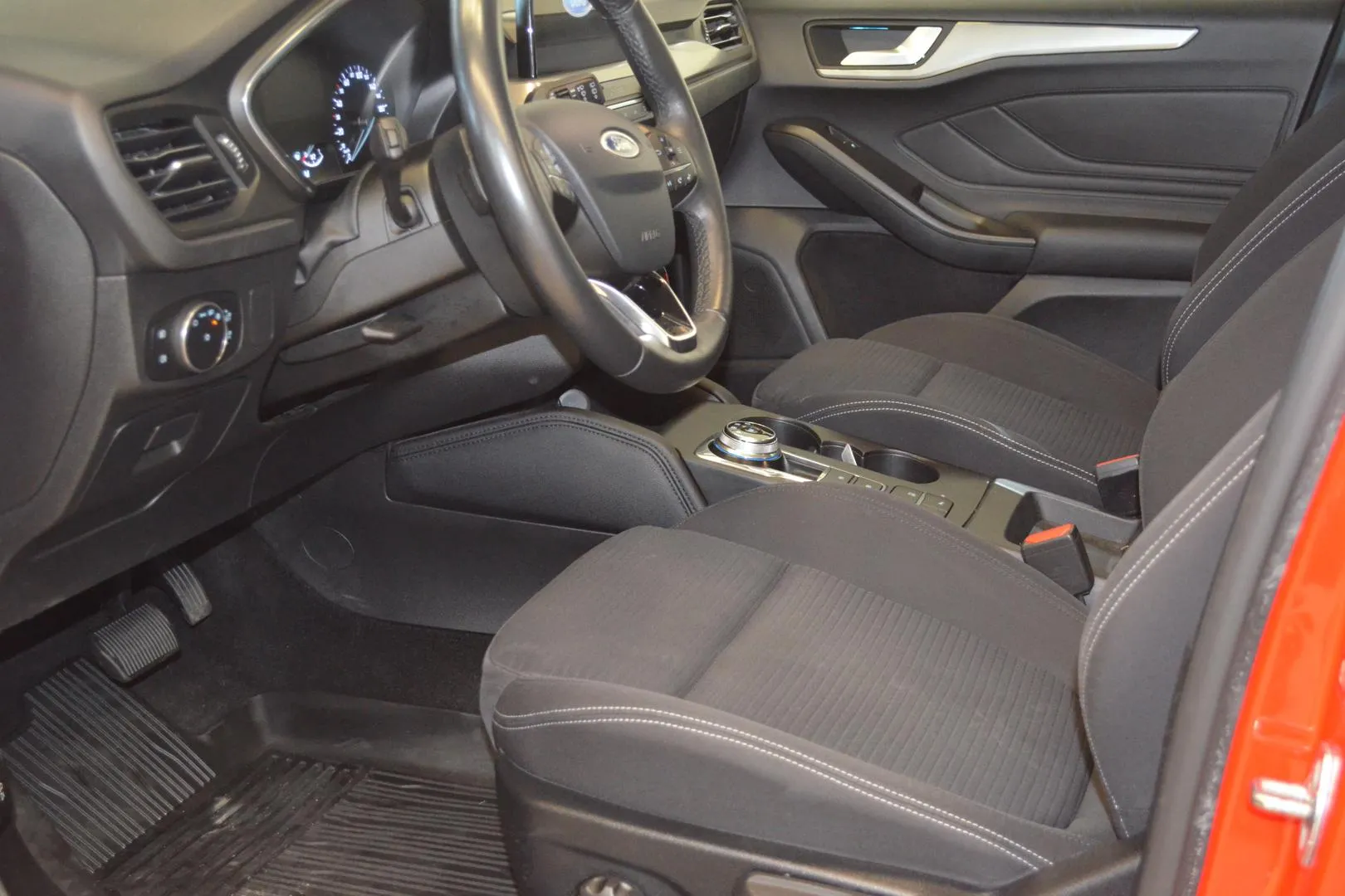 FORD Focus YLH-669 carousel image