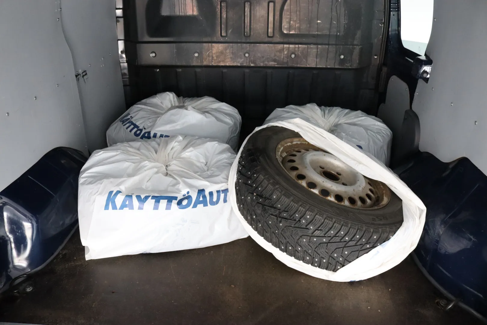 FORD Transit Connect IJM-175 carousel image