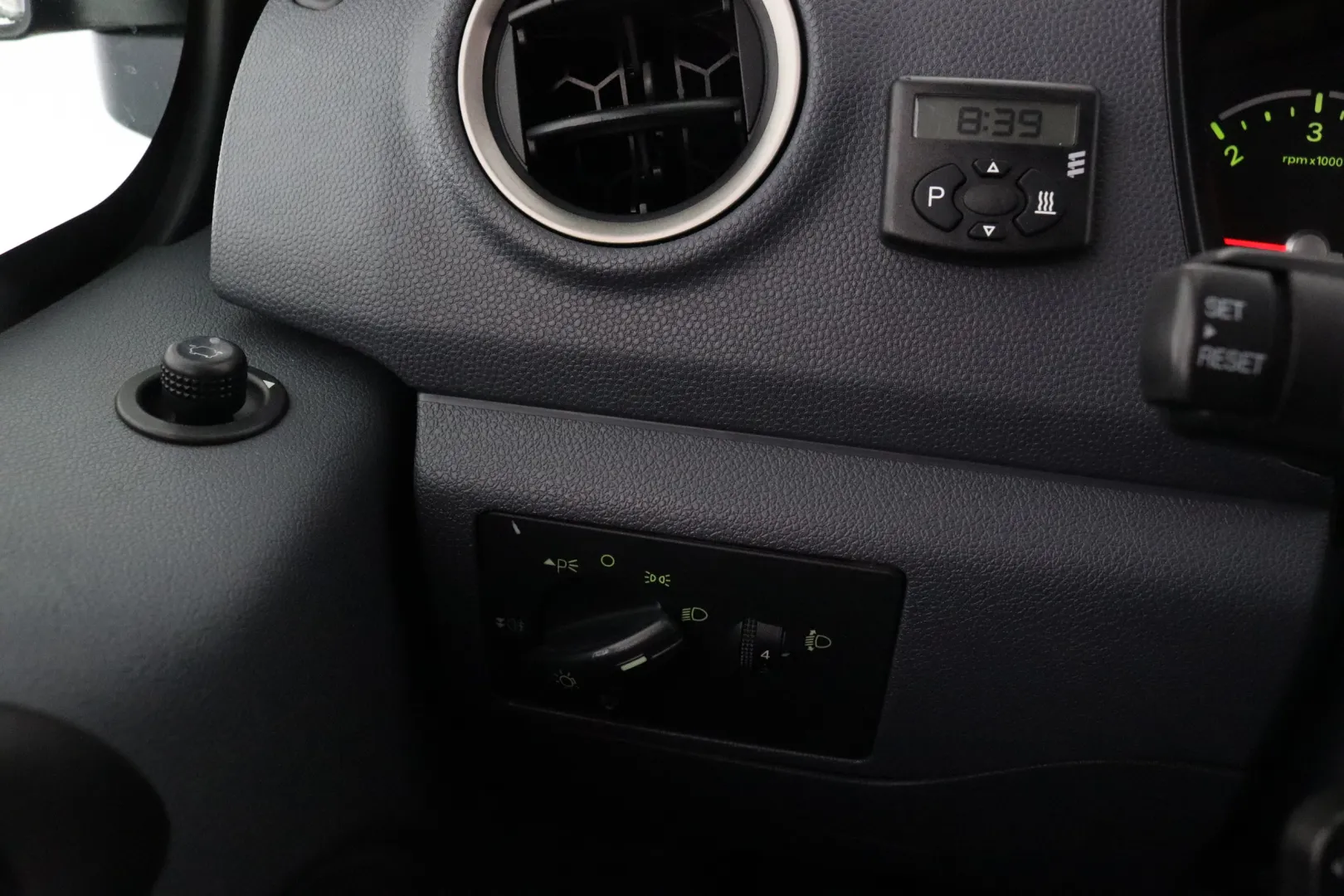FORD Transit Connect IJM-175 carousel image