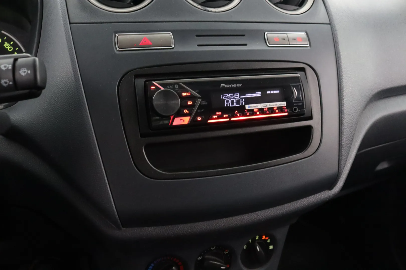 FORD Transit Connect IJM-175 carousel image