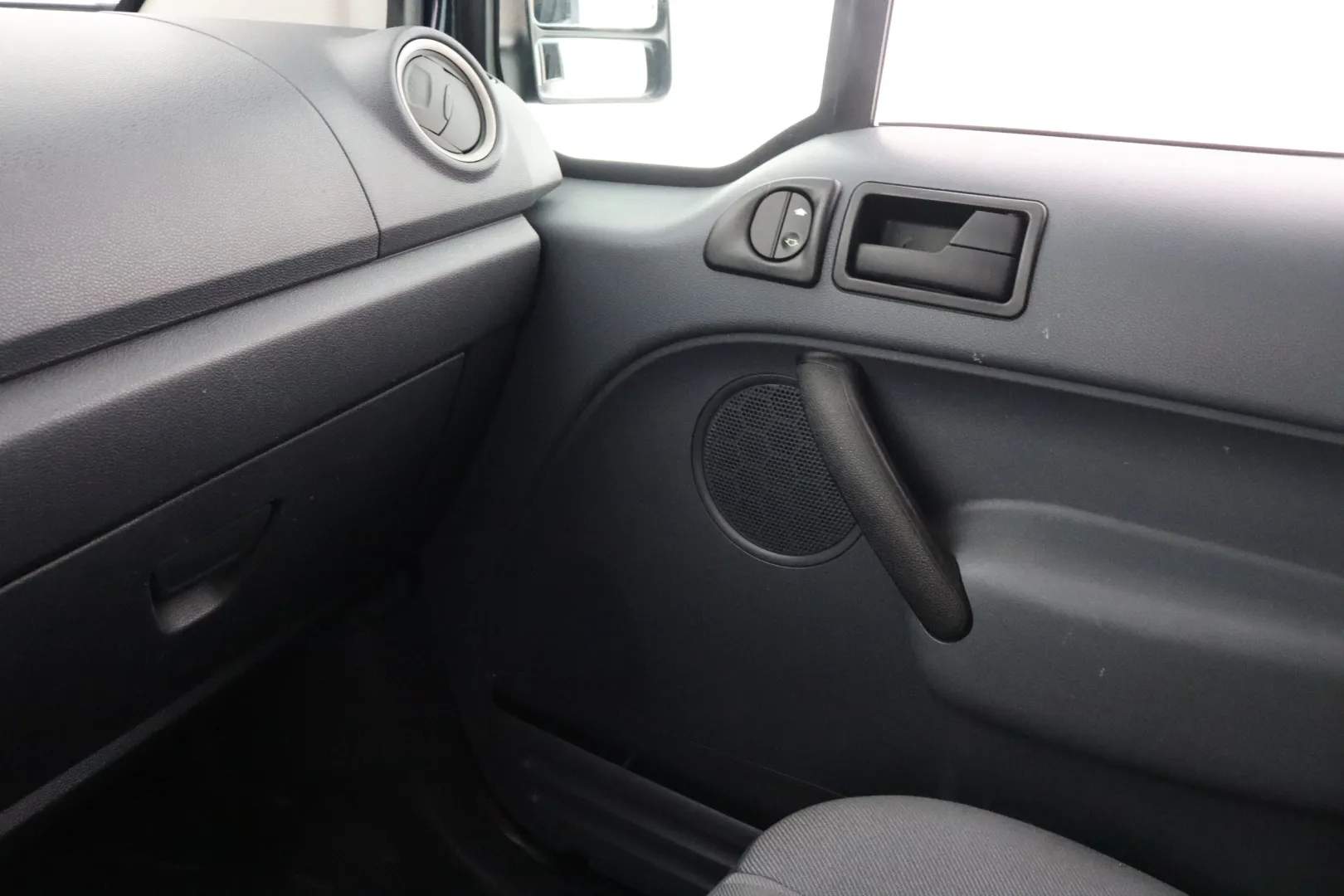 FORD Transit Connect IJM-175 carousel image