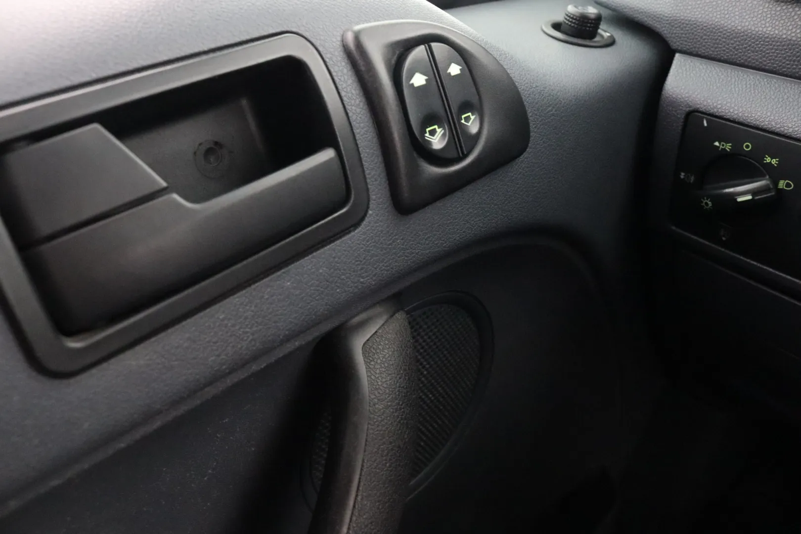 FORD Transit Connect IJM-175 carousel image