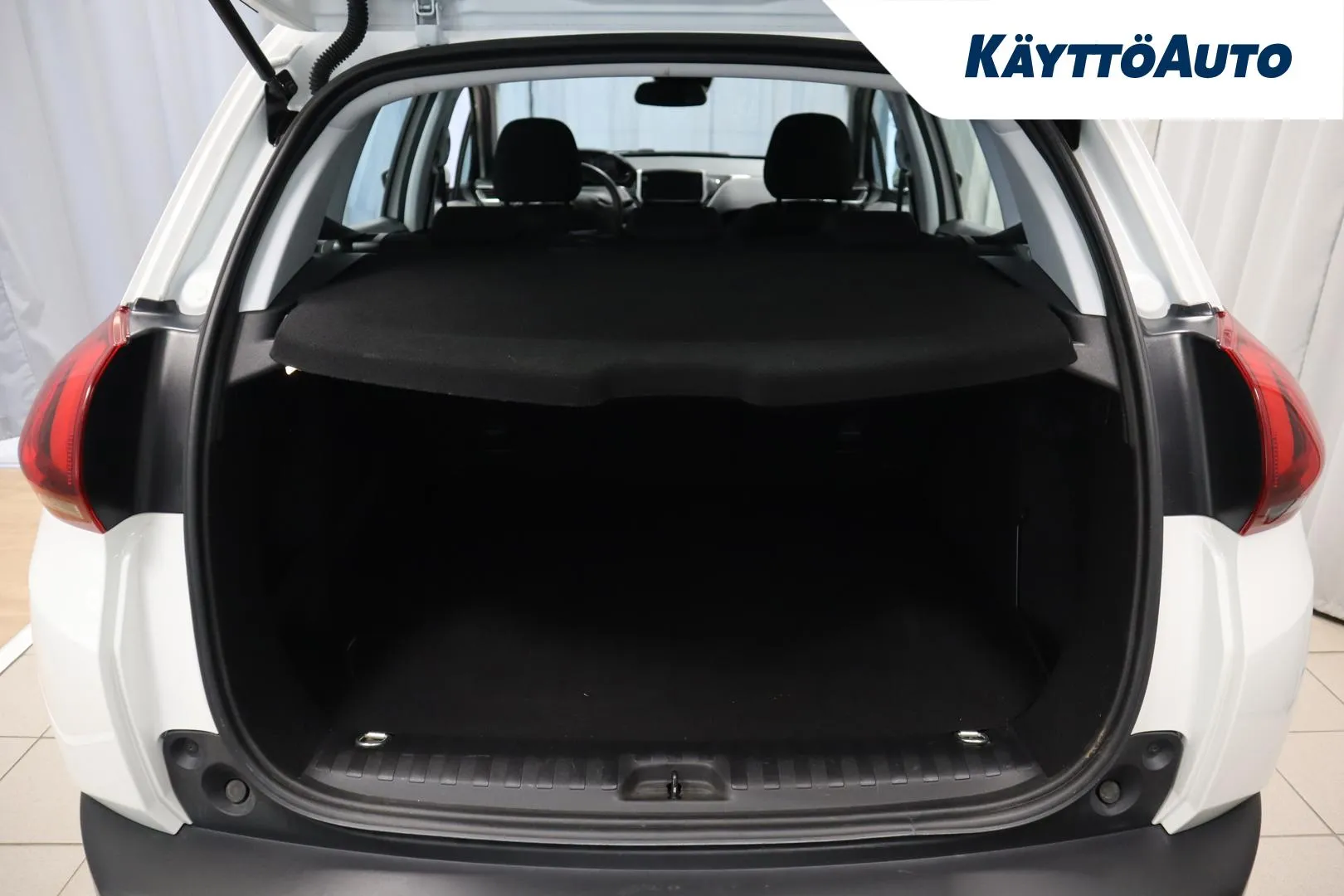 PEUGEOT 2008 CMJ-685 carousel image