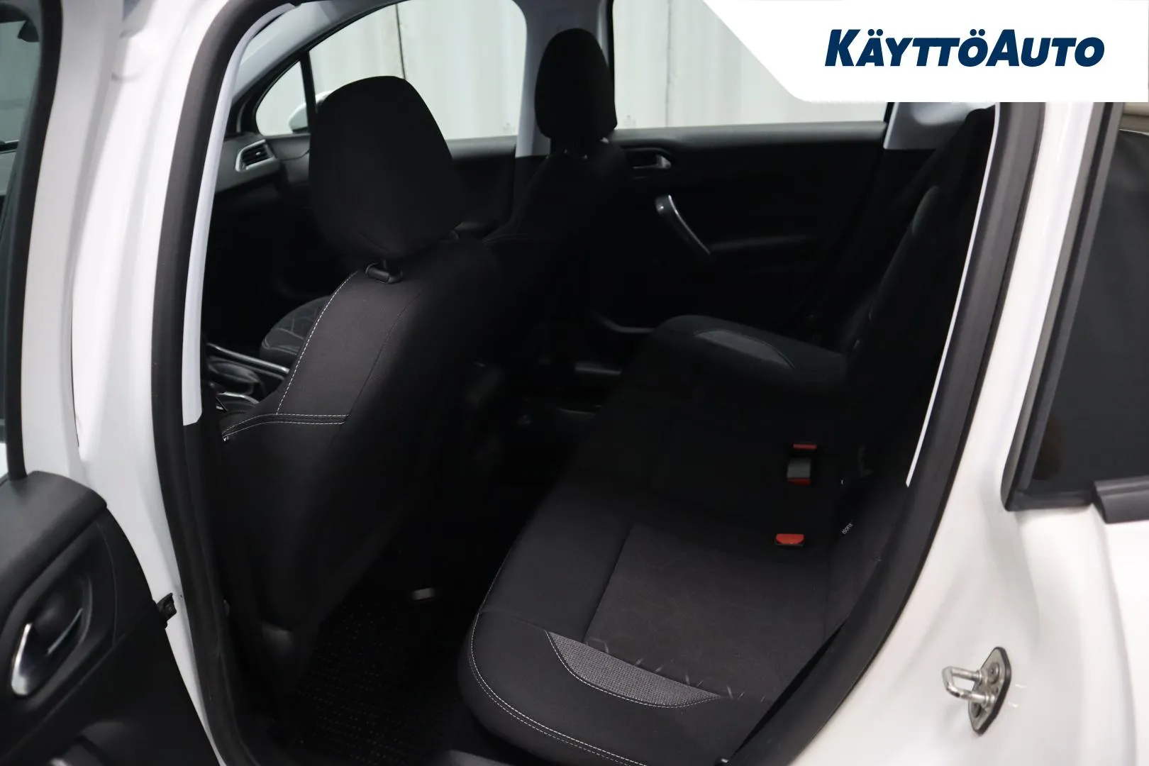 PEUGEOT 2008 CMJ-685 carousel image