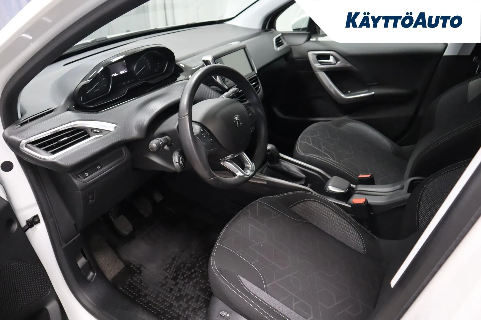 PEUGEOT 2008 CMJ-685 carousel image
