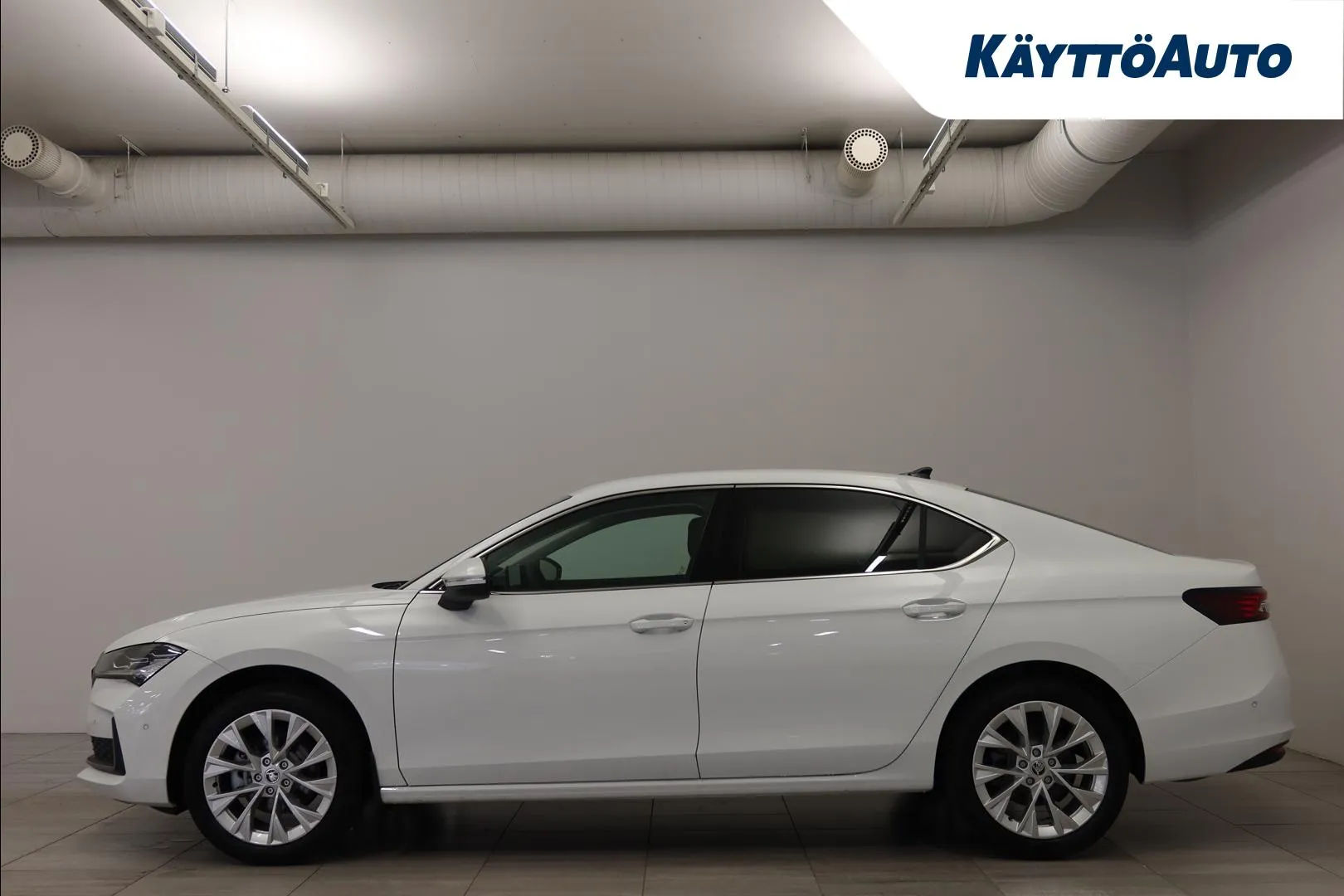 Skoda Superb JNN-228 carousel image