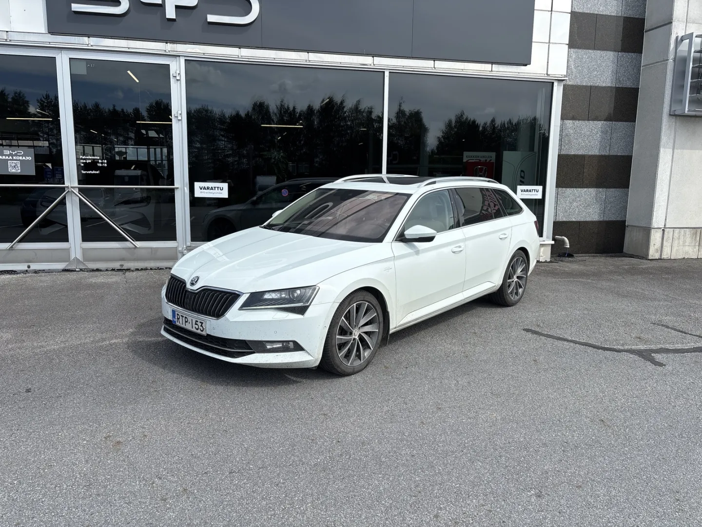 SKODA Superb RTP-153 carousel image