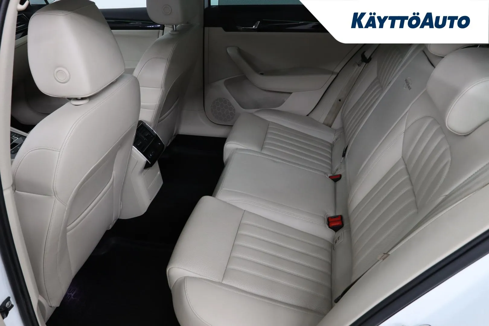 SKODA Superb RTP-153 carousel image