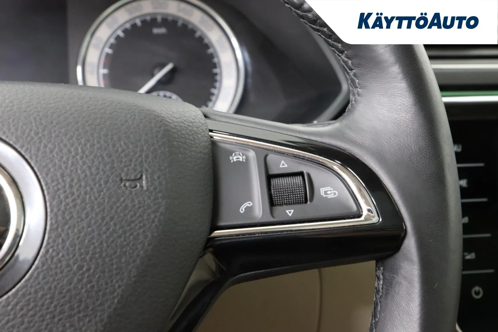 SKODA Superb RTP-153 carousel image