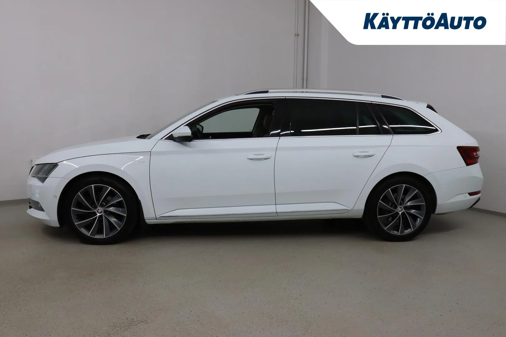 SKODA Superb RTP-153 carousel image