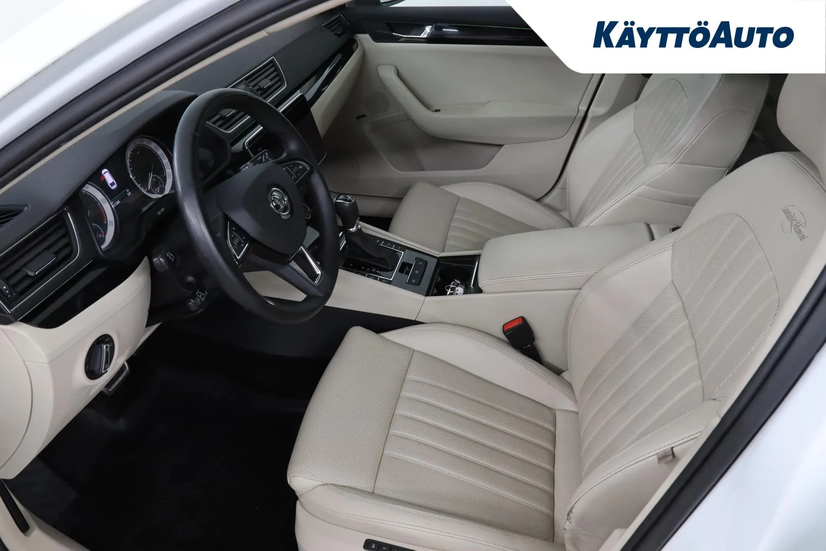 SKODA Superb RTP-153 carousel image