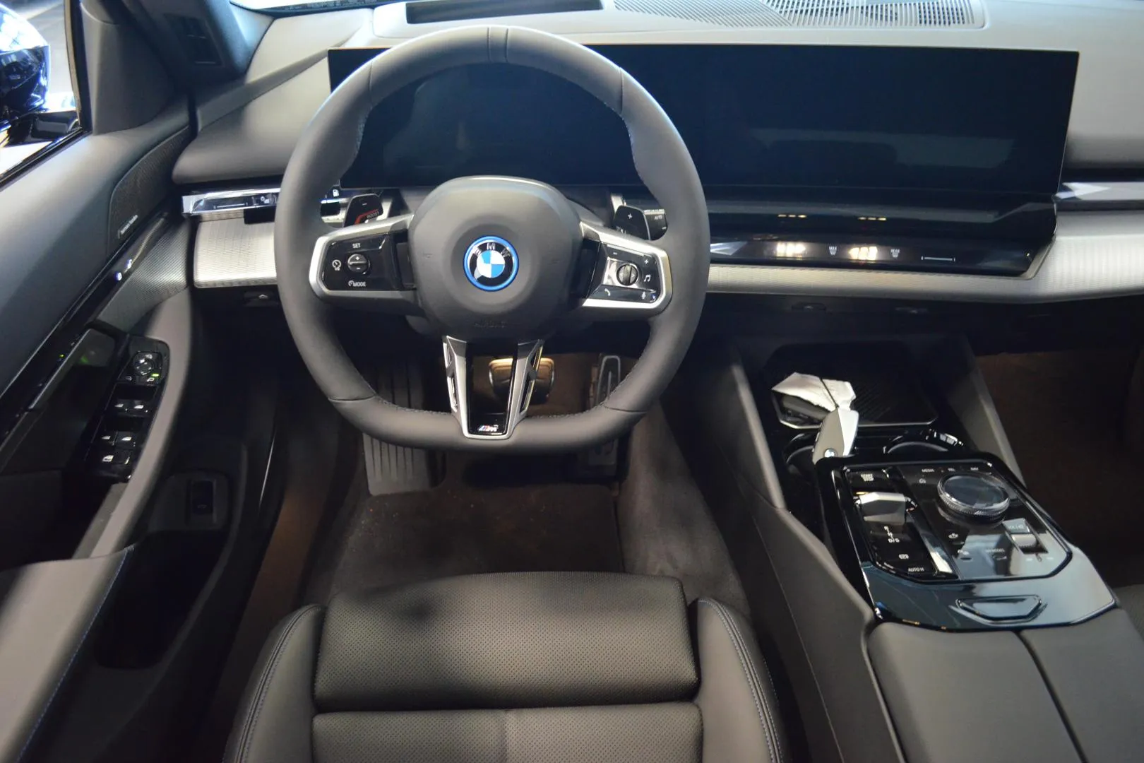 BMW 530e GRL-406 carousel image