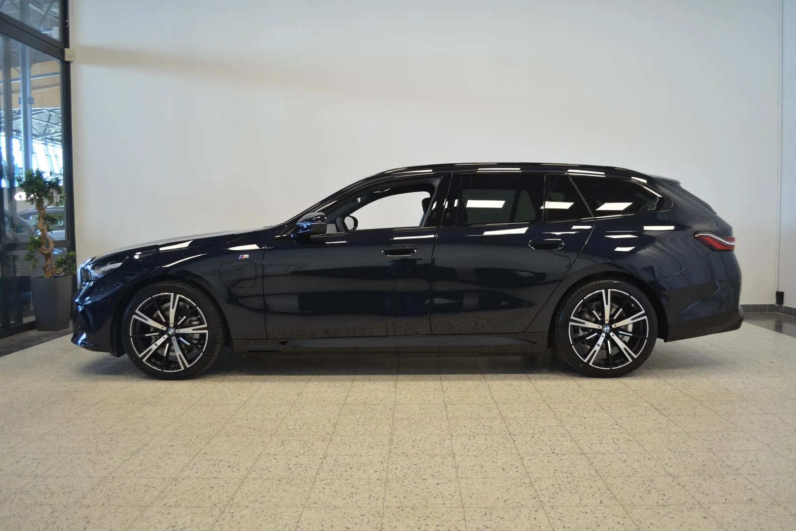 BMW 530e GRL-406 carousel image