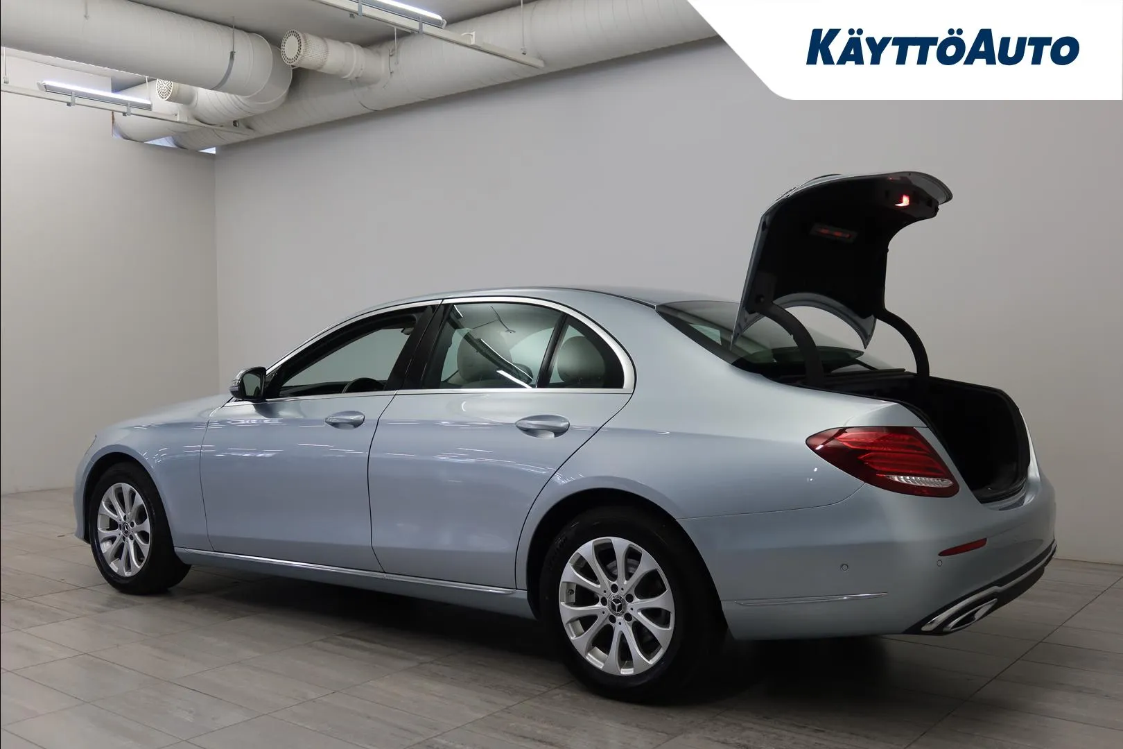 MERCEDES-BENZ E FMR-943 carousel image