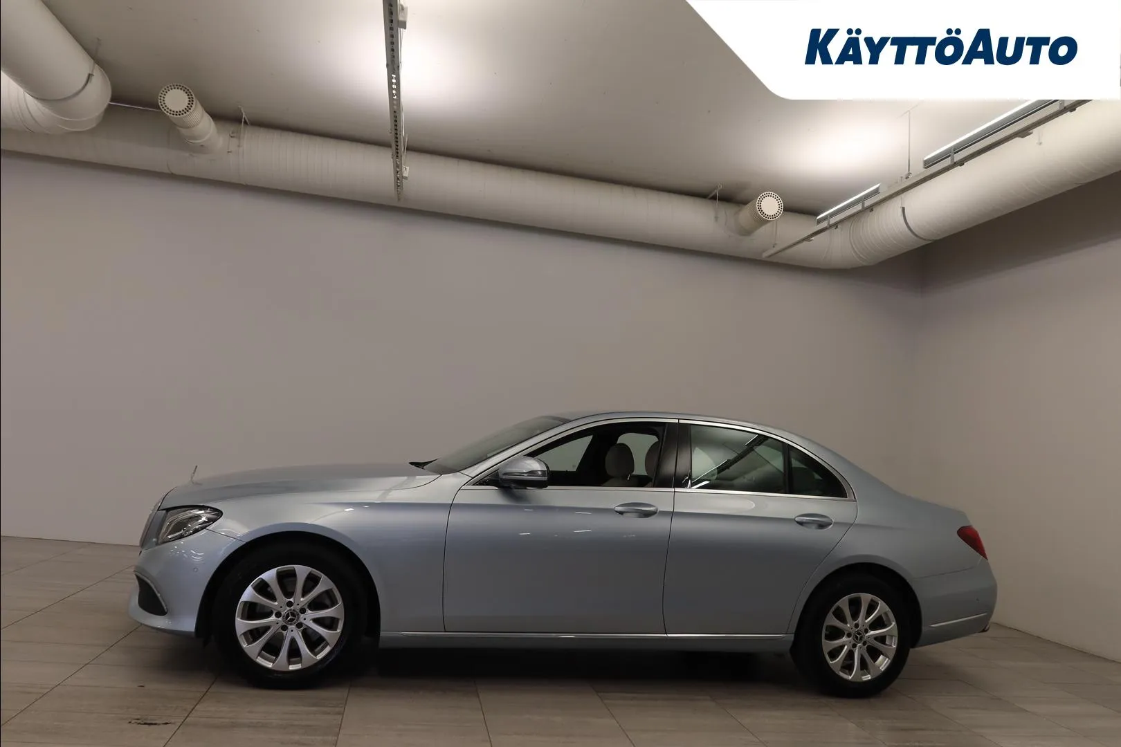 MERCEDES-BENZ E FMR-943 carousel image