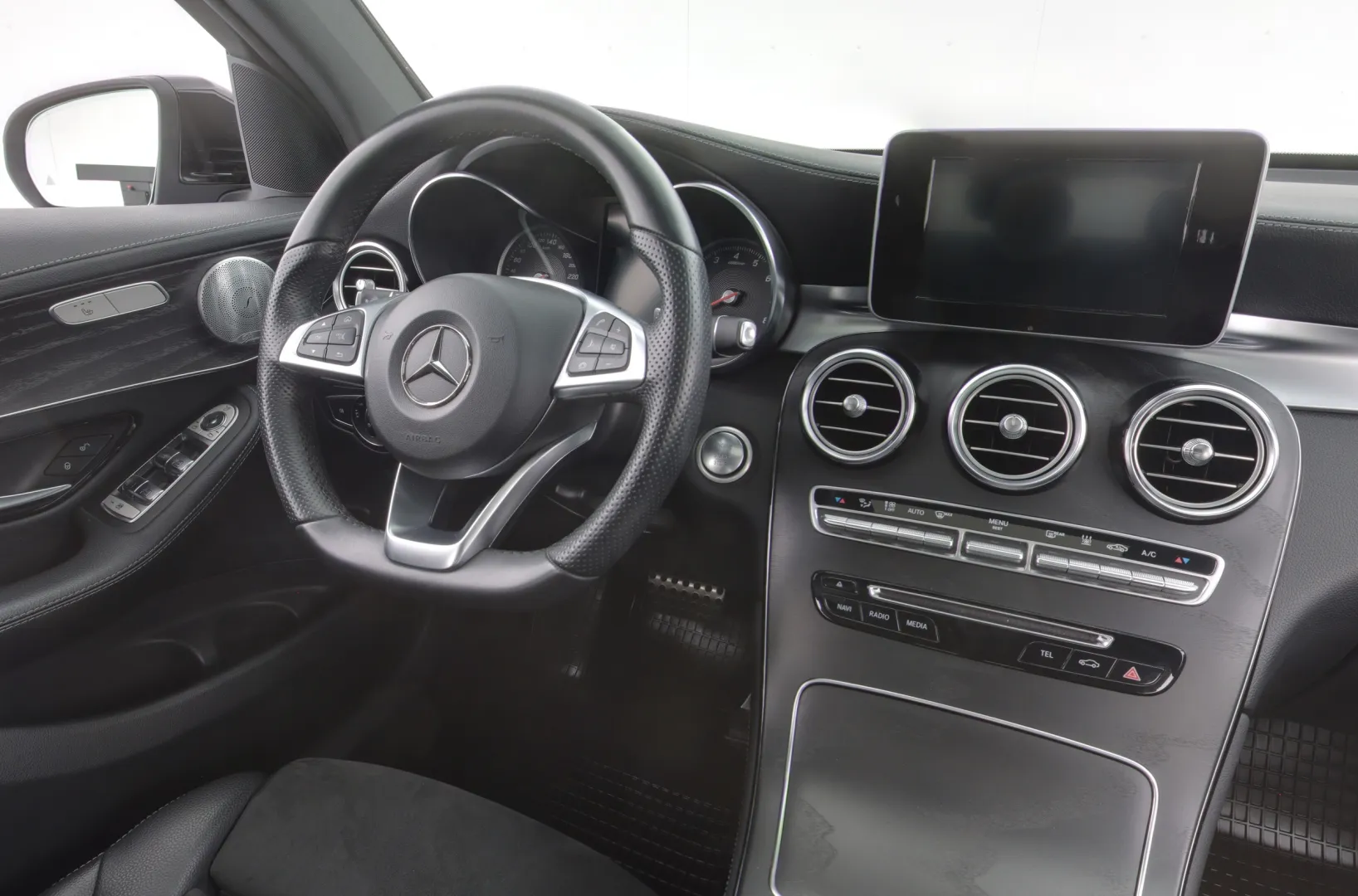 MERCEDES-BENZ GLC JLO-765 carousel image