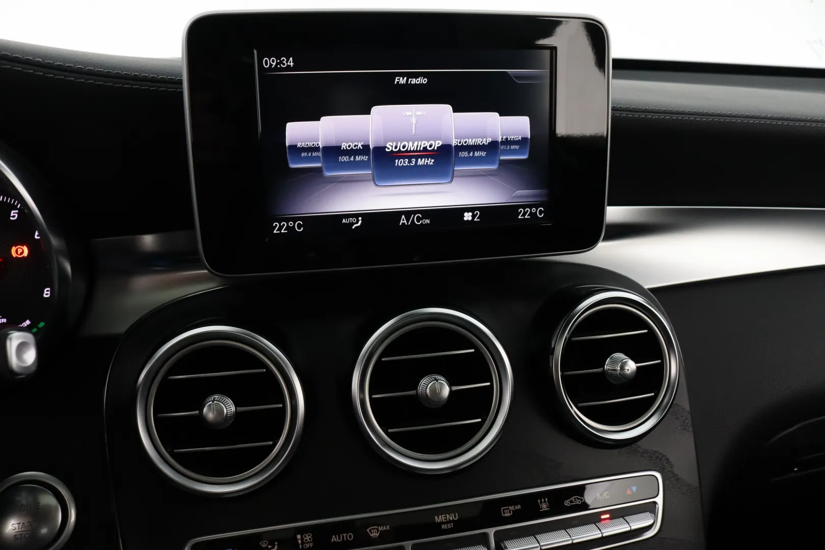 MERCEDES-BENZ GLC JLO-765 carousel image