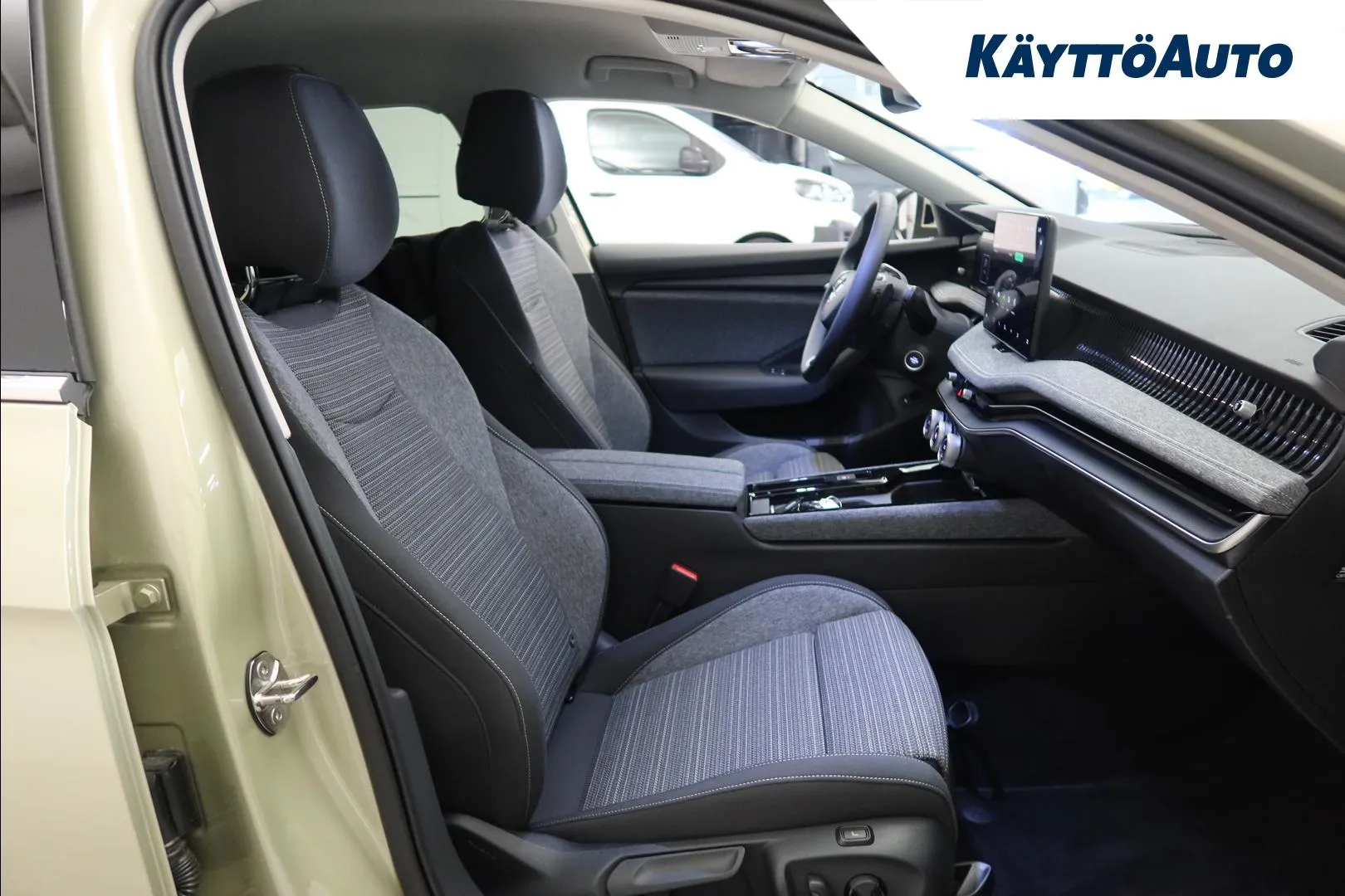 Skoda Superb IRT-901 carousel image