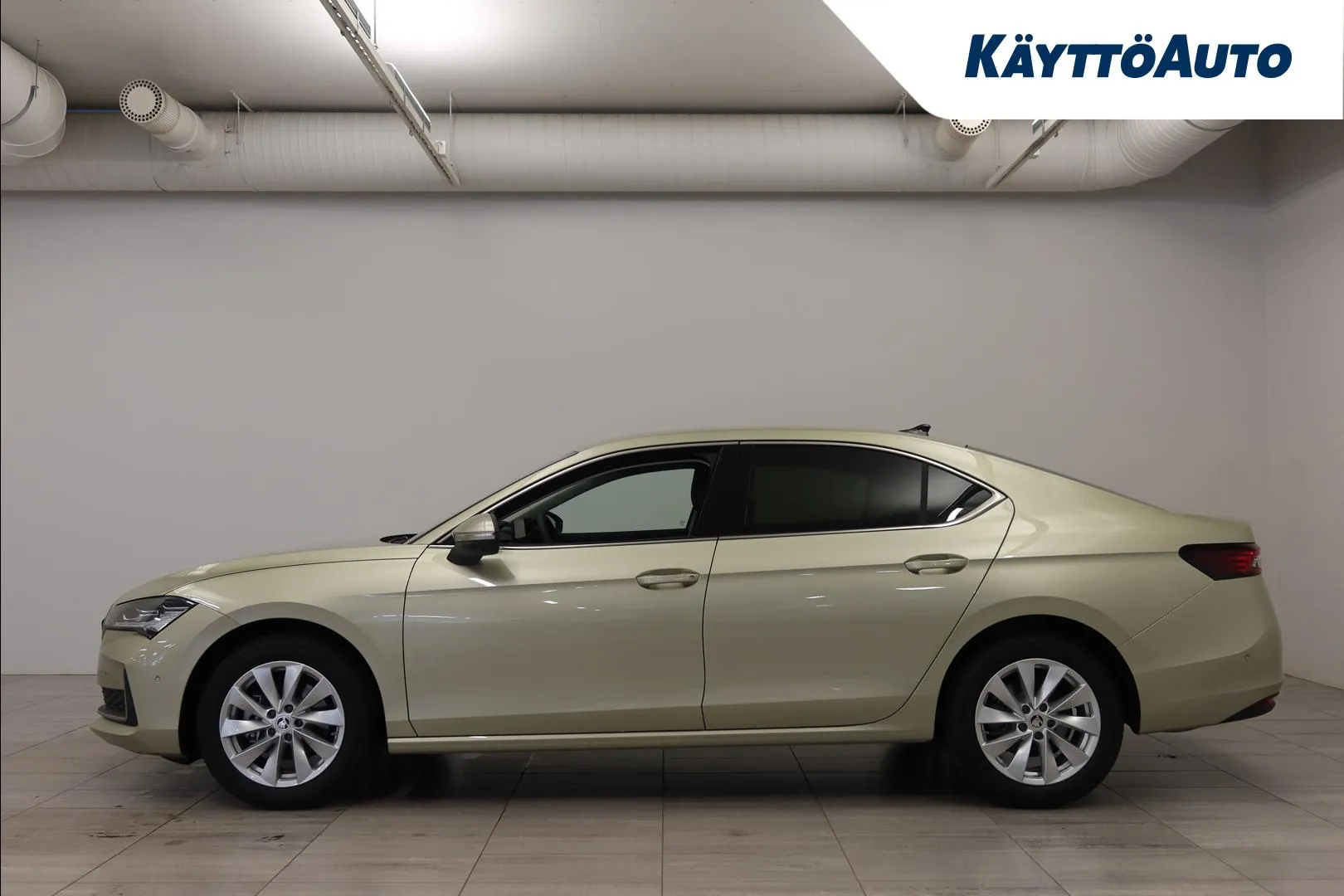 Skoda Superb IRT-901 carousel image
