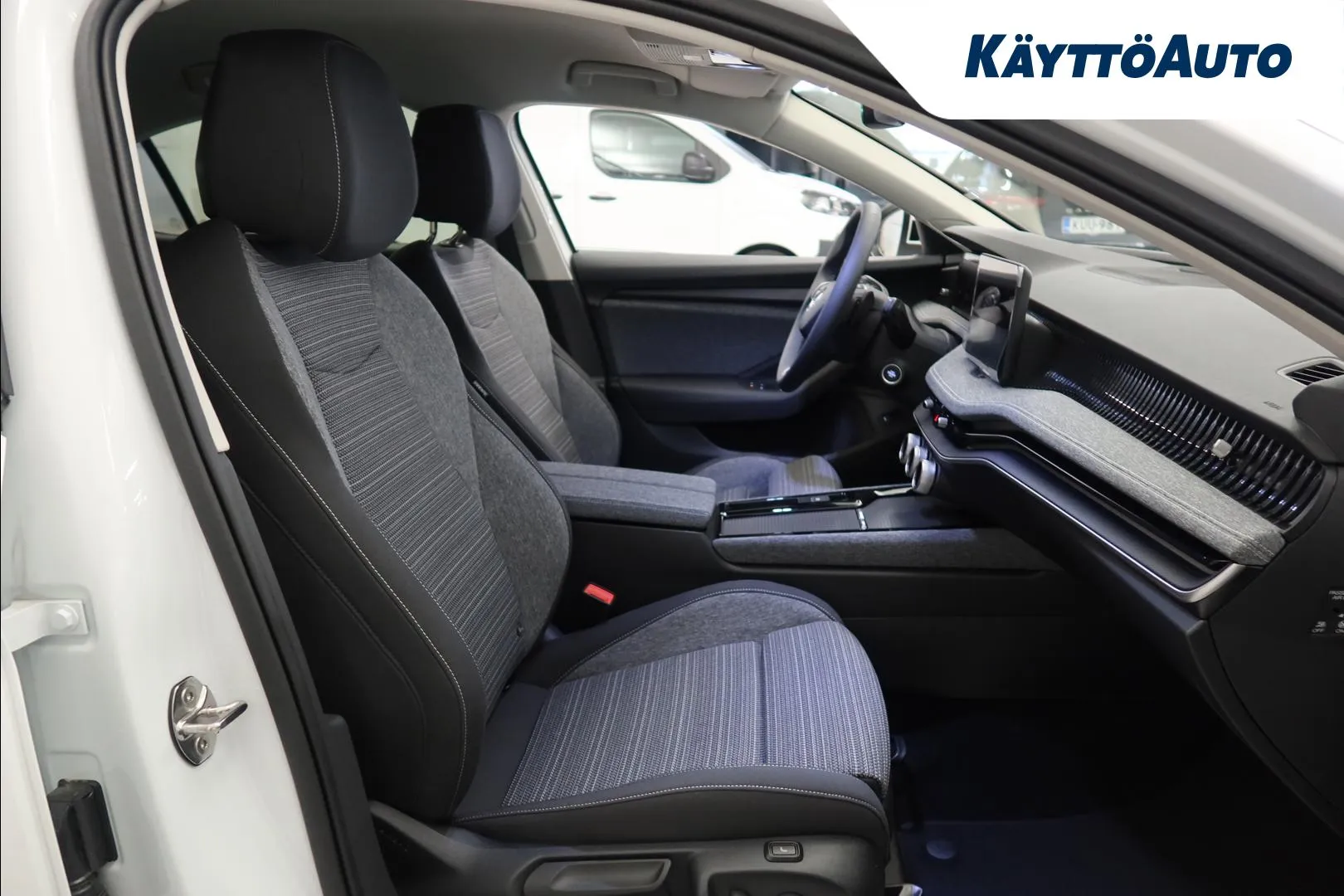 Skoda Superb NNV-520 carousel image
