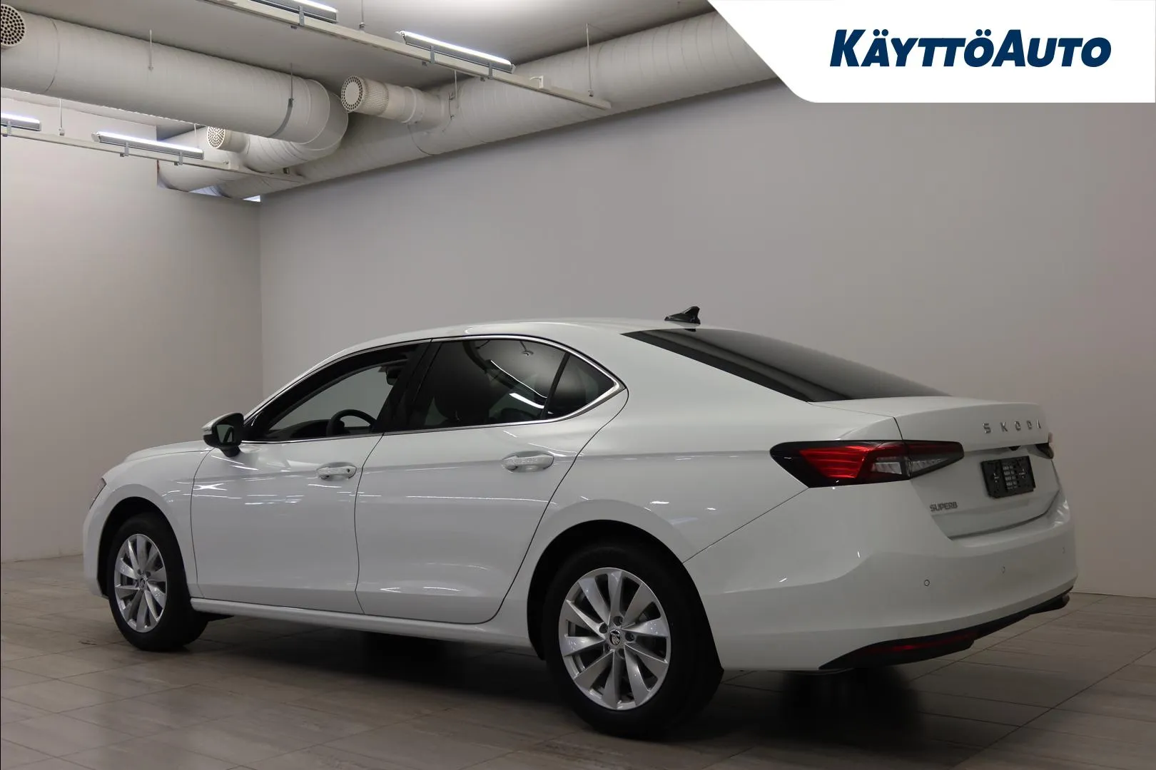 Skoda Superb NNV-520 carousel image