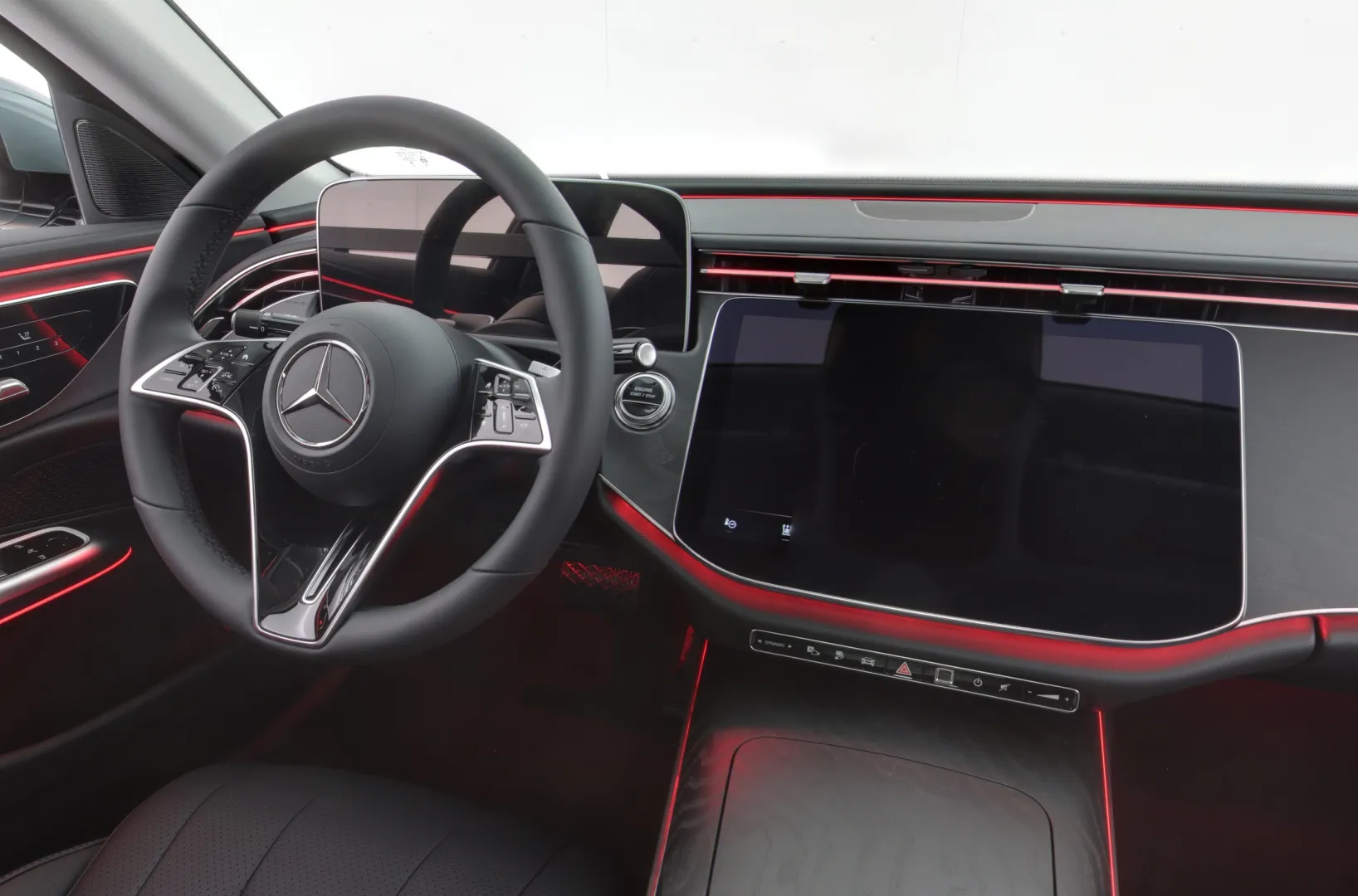 Mercedes-Benz E XYR-743 carousel image