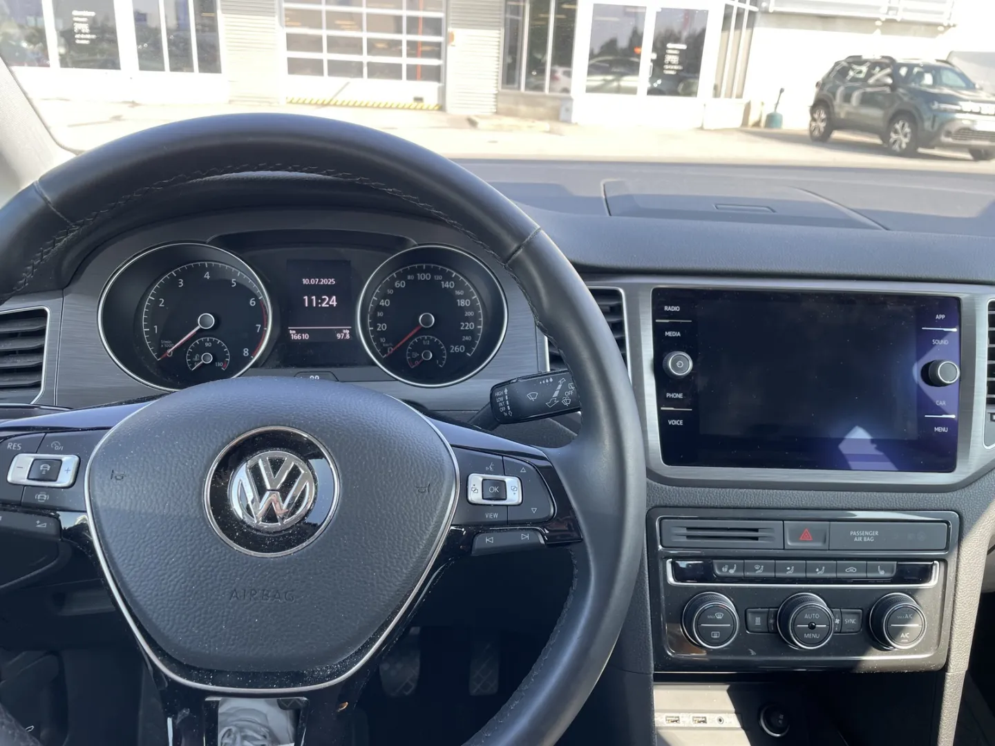 Volkswagen Golf Sportsvan COT-357 carousel image