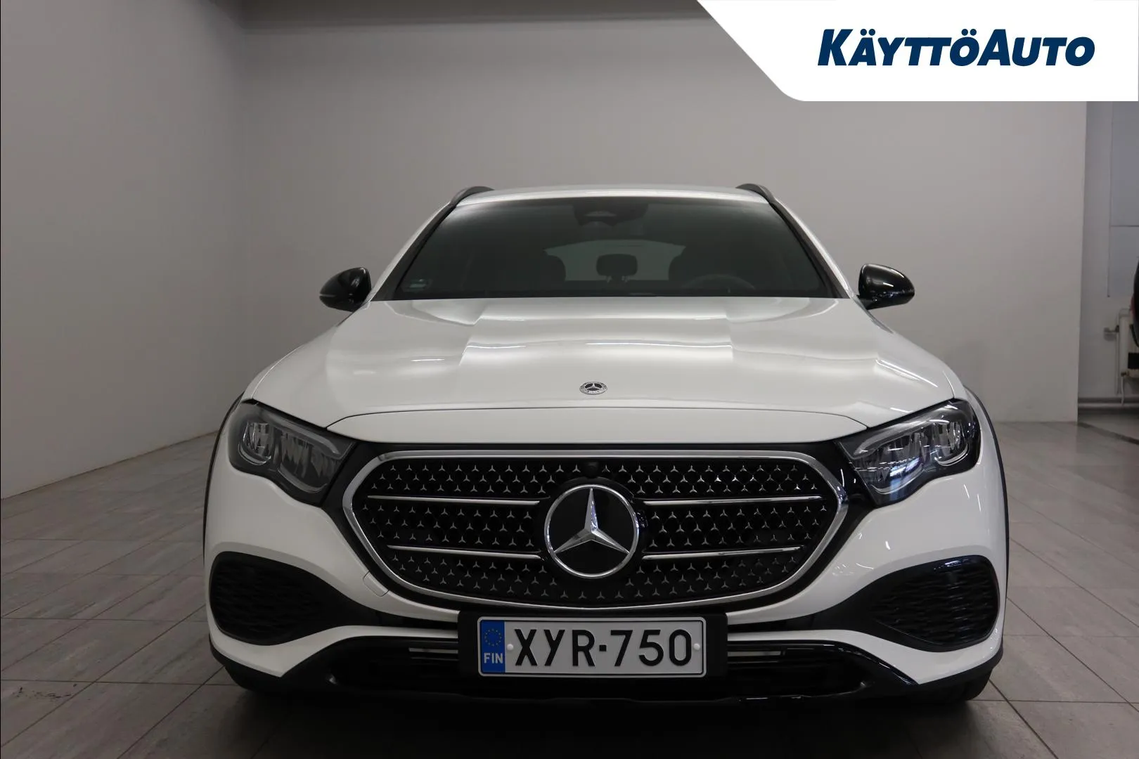 Mercedes-Benz E XYR-750 carousel image