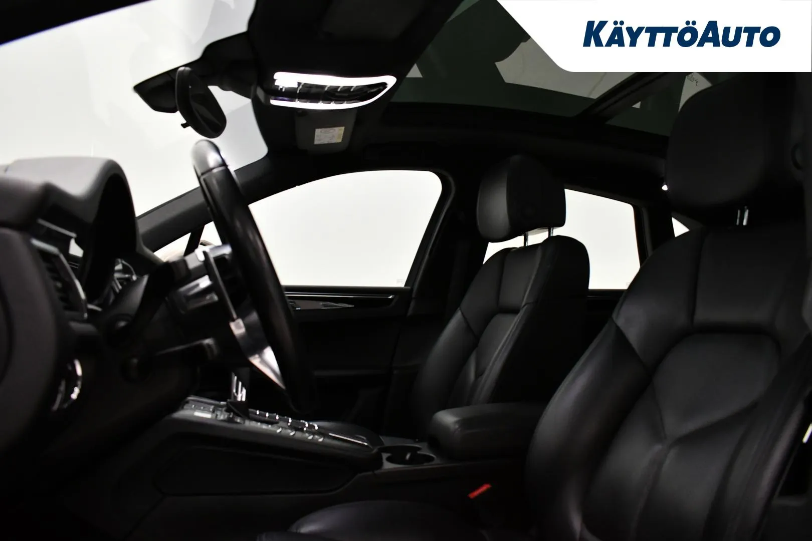 PORSCHE Macan YIO-276 carousel image