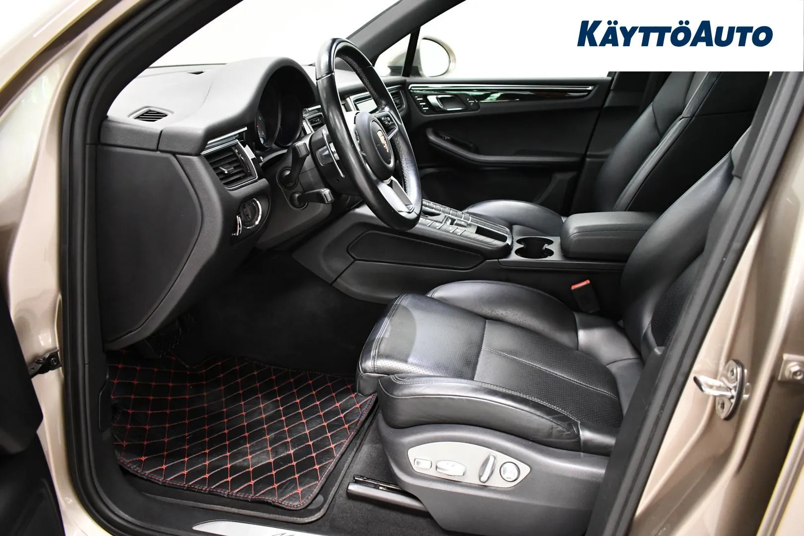 PORSCHE Macan YIO-276 carousel image