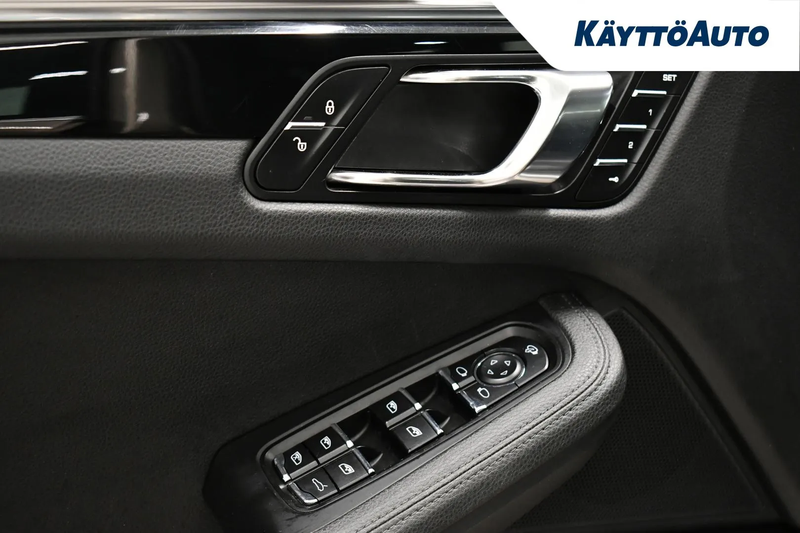 PORSCHE Macan YIO-276 carousel image