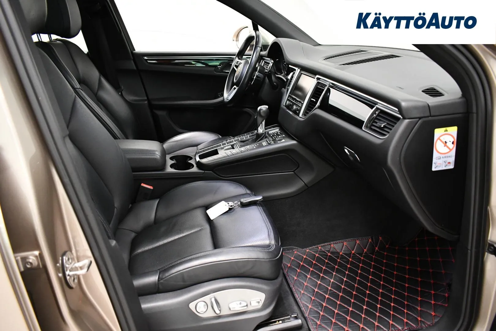 PORSCHE Macan YIO-276 carousel image