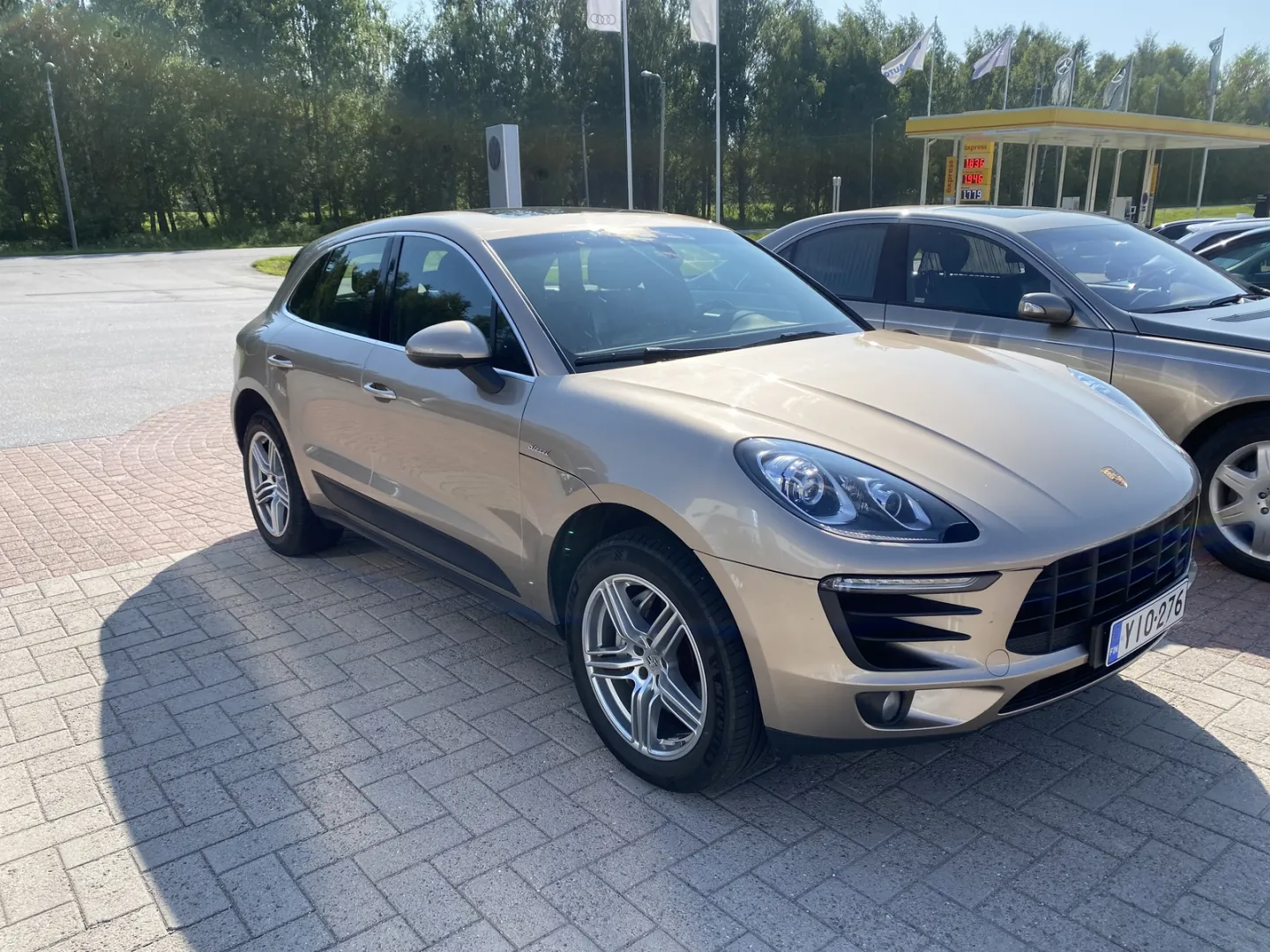 PORSCHE Macan YIO-276 carousel image